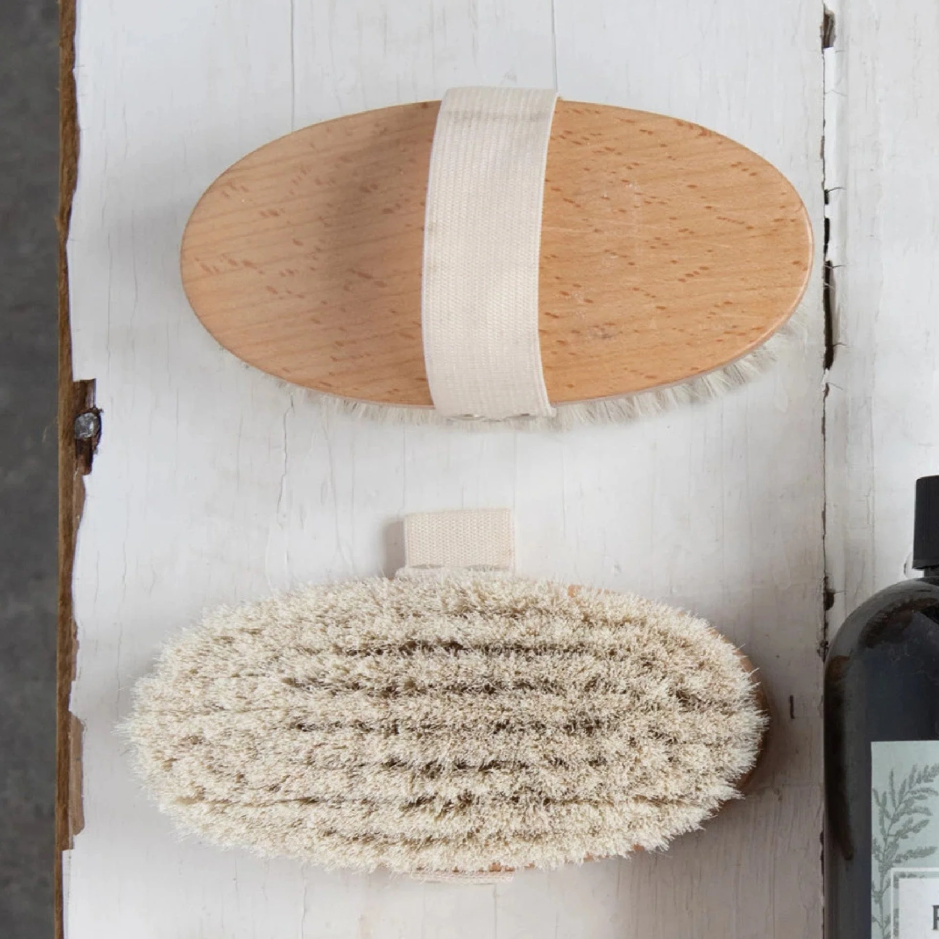 Beech Wood Bath Brush w/ Elastic Band - Image 2