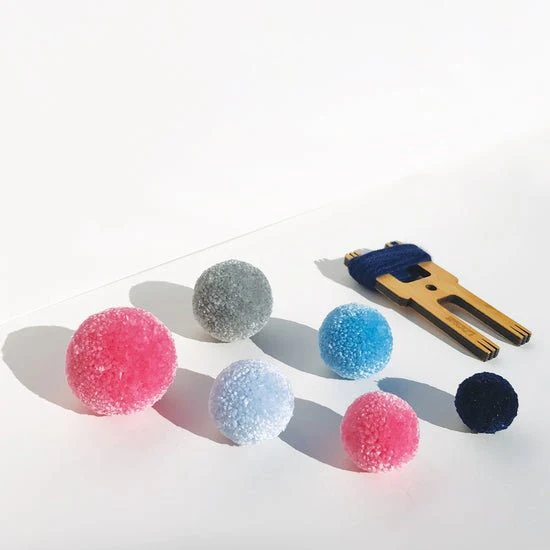 5-IN-1 Pom-Pom Maker: Robot Model - Image 4