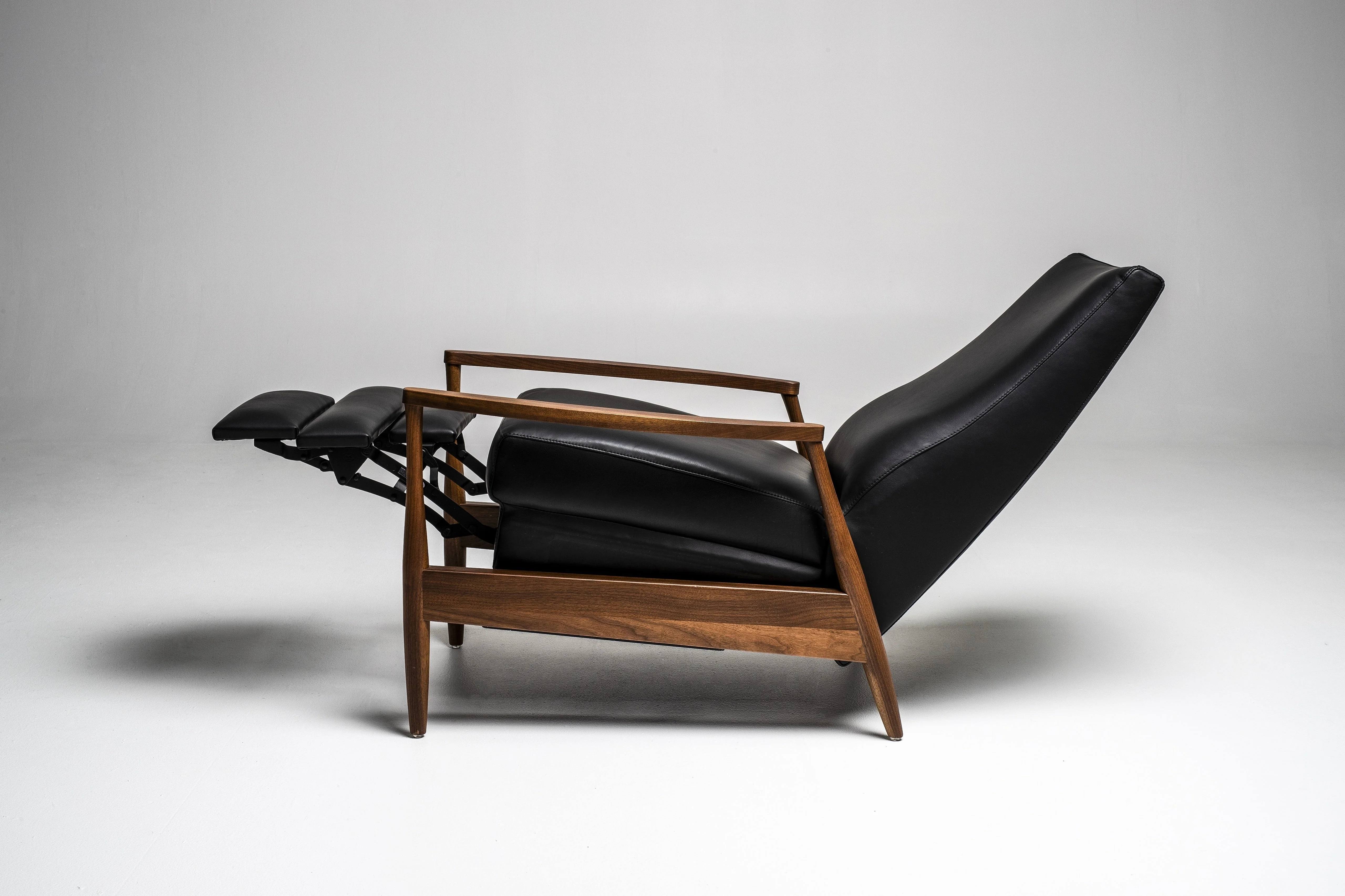 Aston Re-Invented Recliner - Image 9