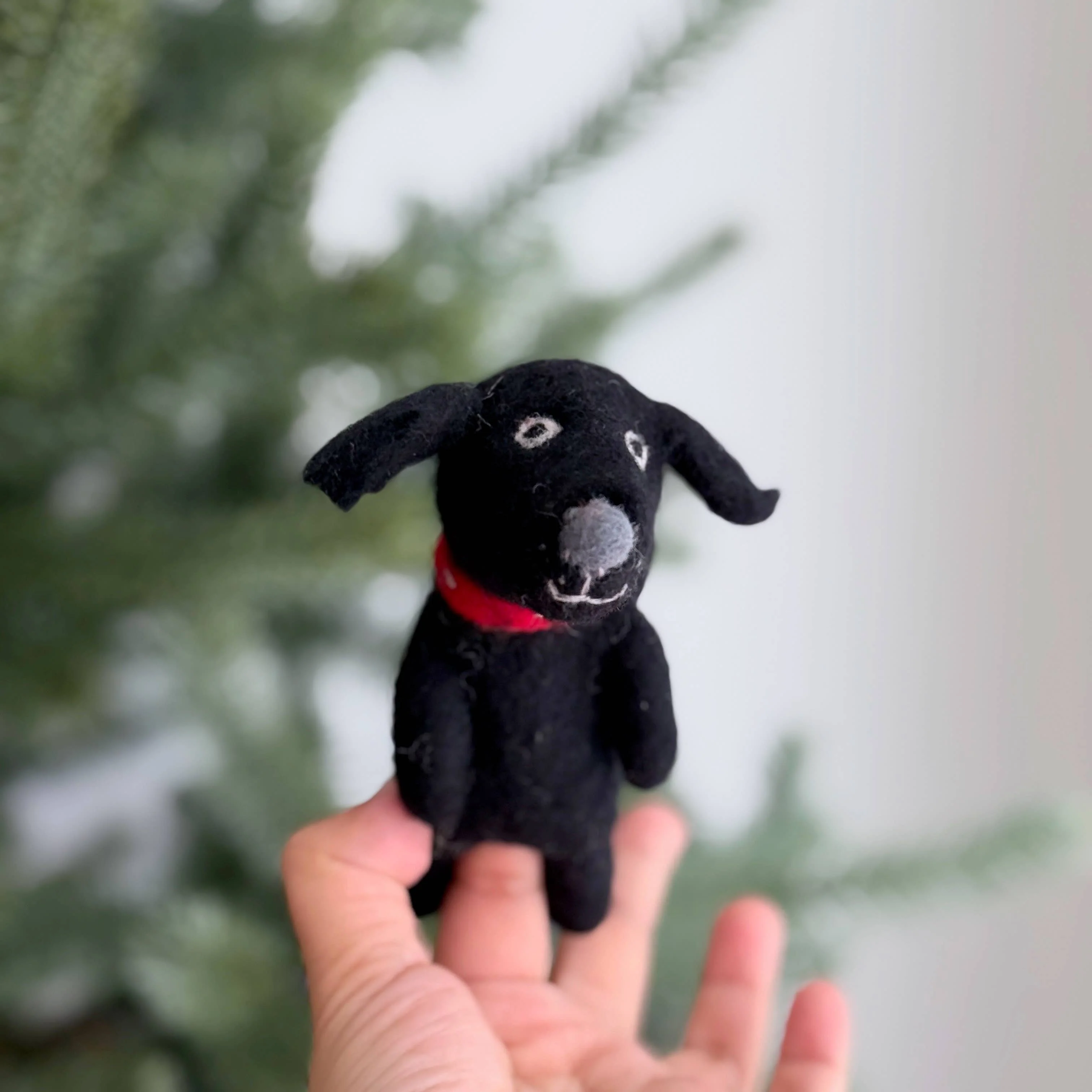 Labrador Retriever Finger Puppet - Image 2