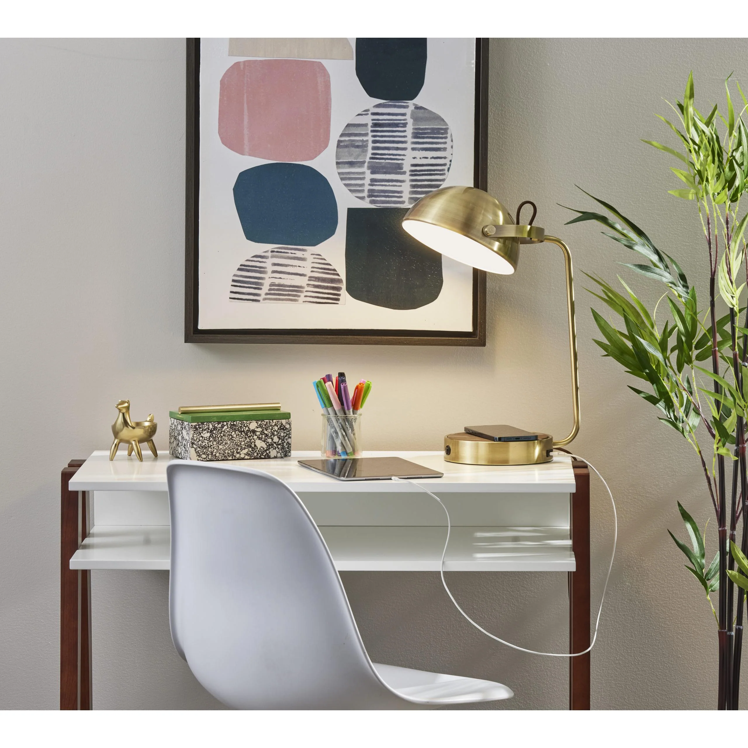 Brooks Table Lamp with Charging Pad - Image 9