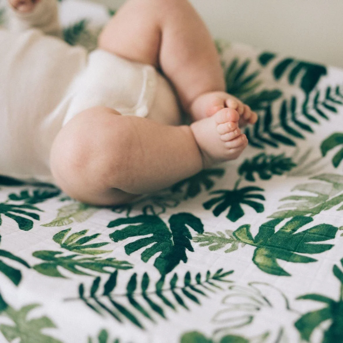 Cotton Muslin Changing Pad Cover: Tropical Leaf - Image 4