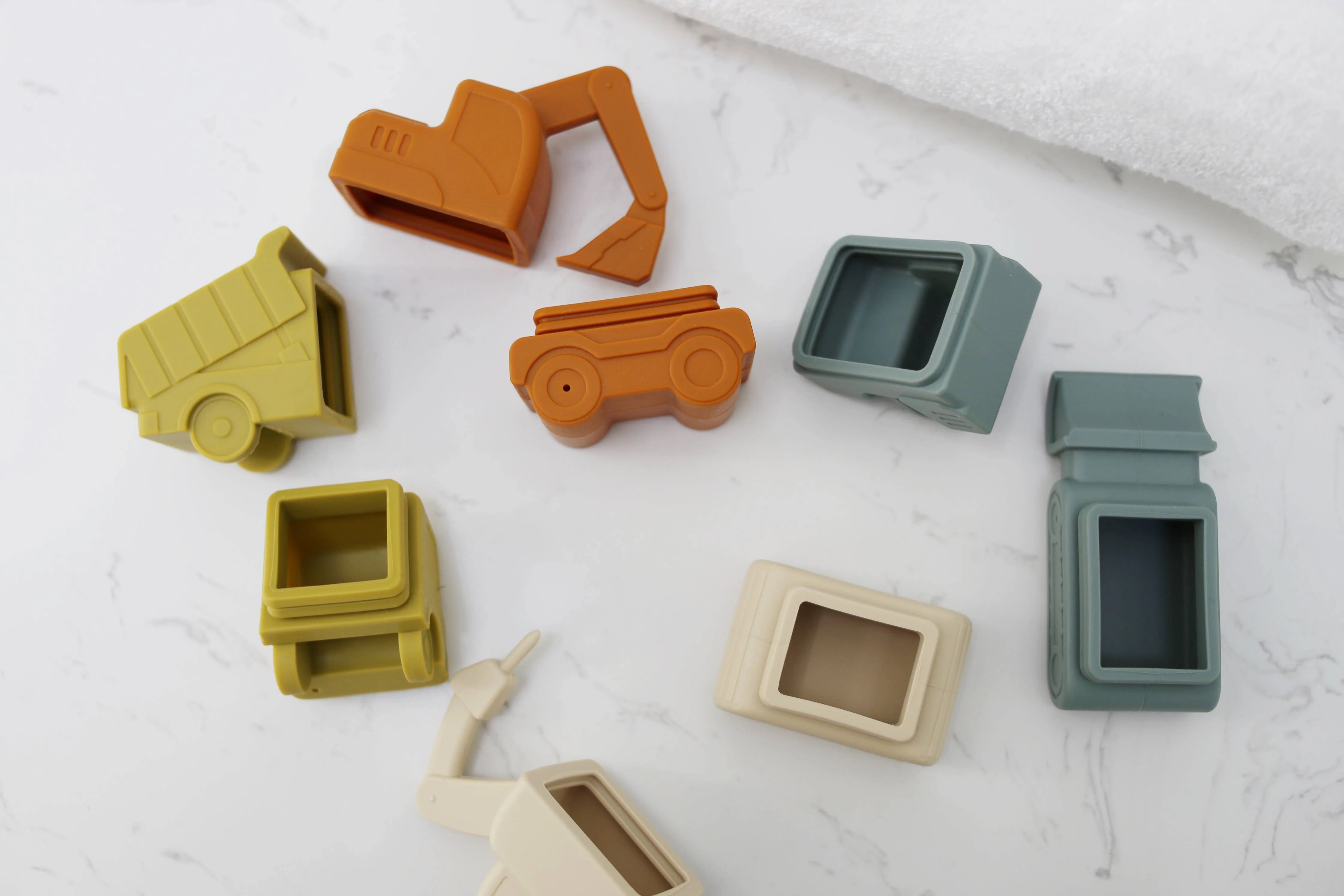 Construction Vehicle Bath Toy Set - Image 3