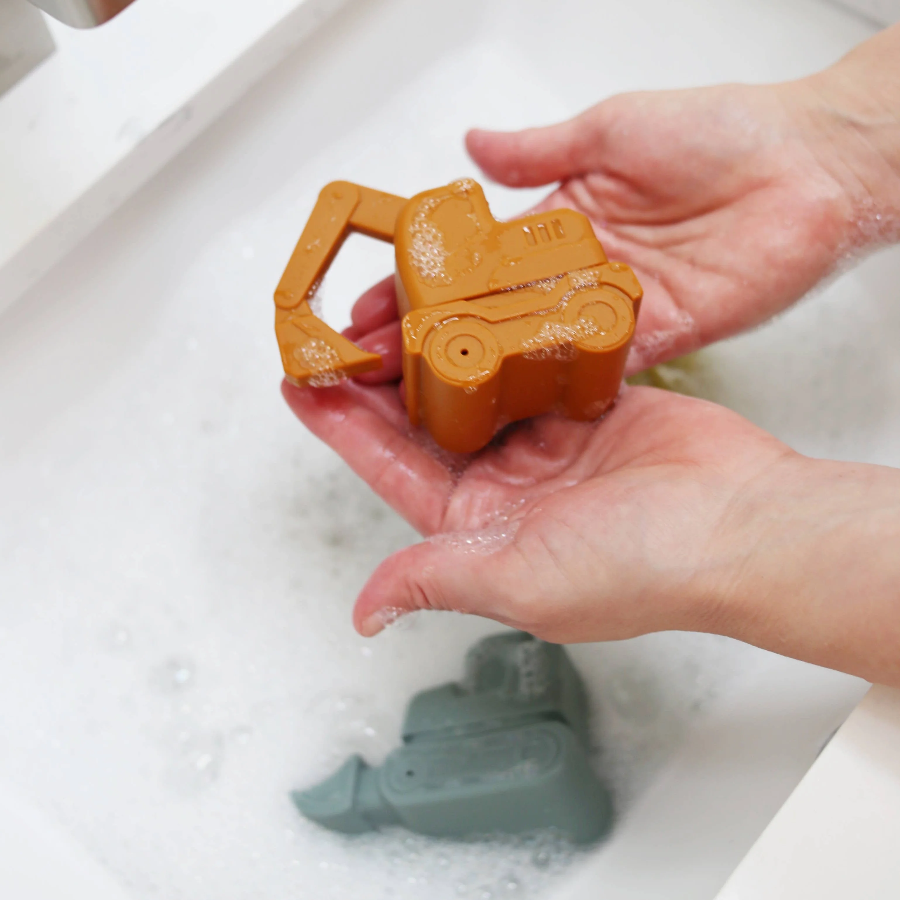 Construction Vehicle Bath Toy Set - Image 4