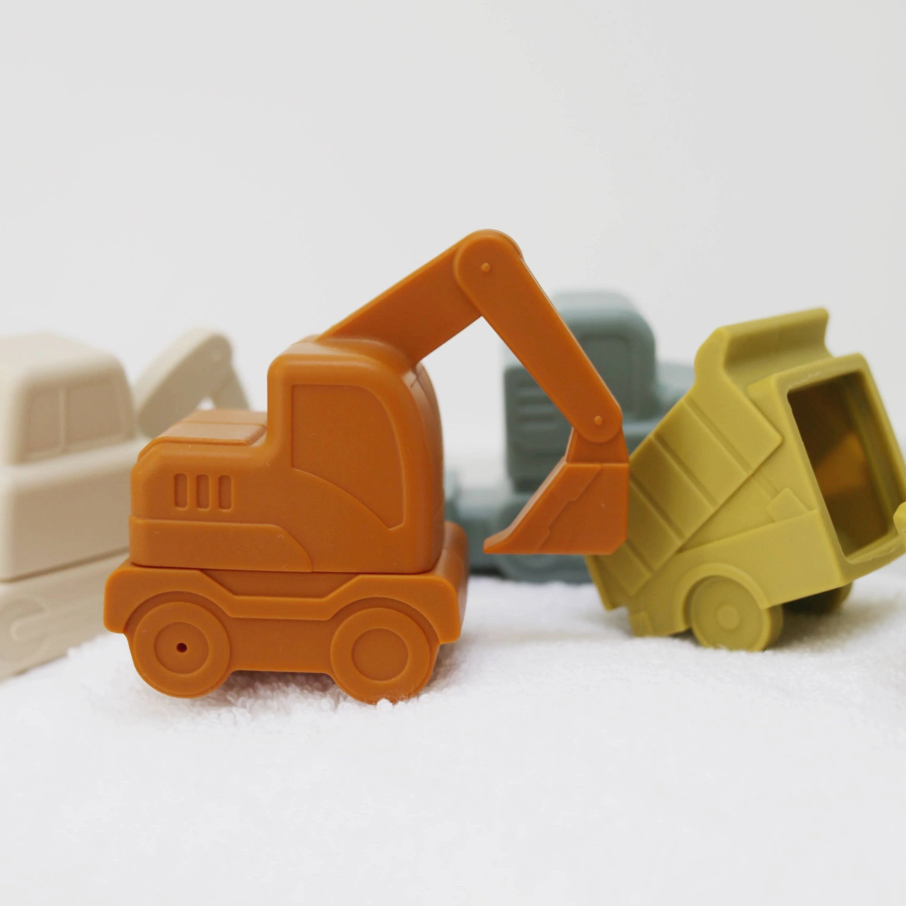 Construction Vehicle Bath Toy Set - Image 7