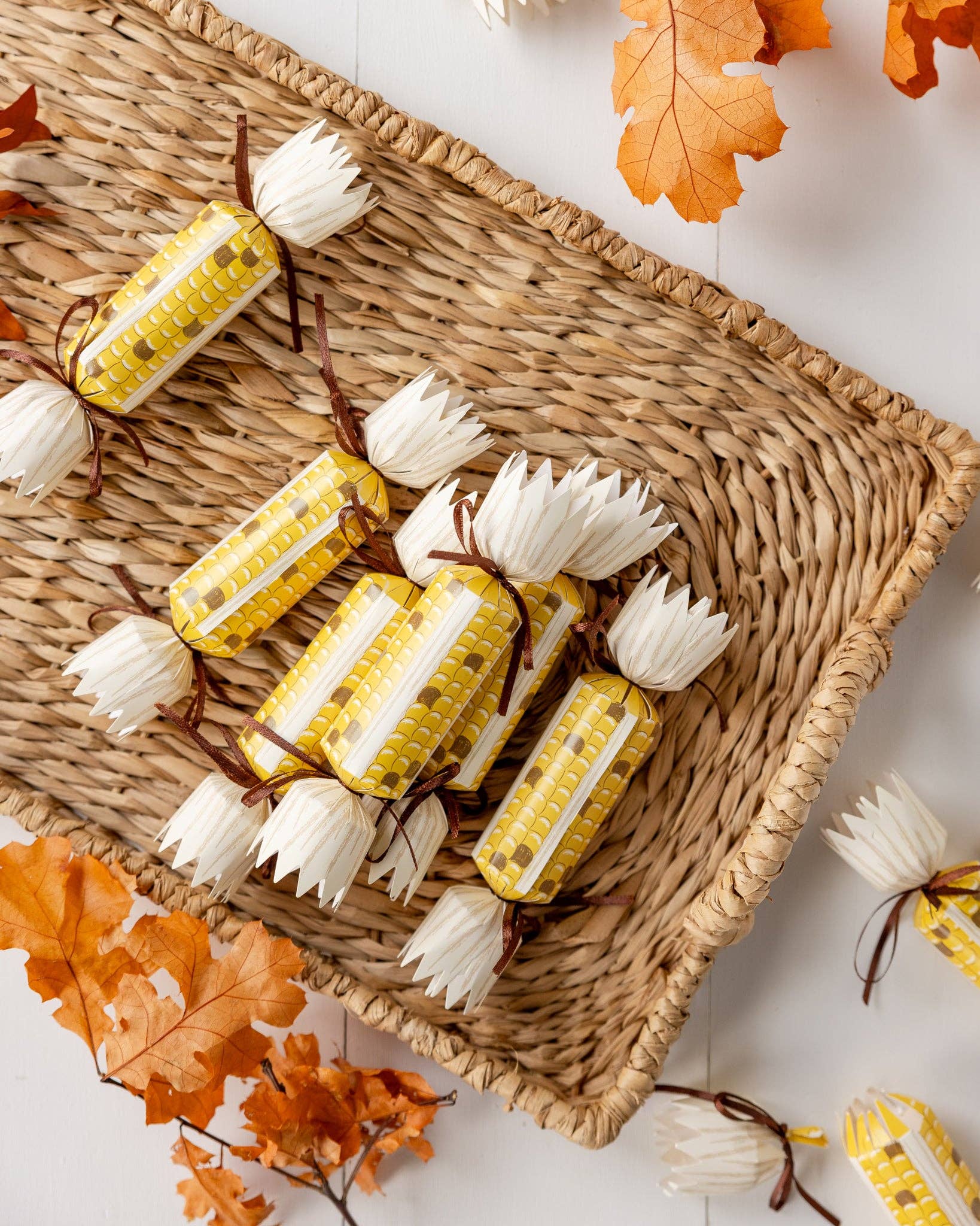 Corn-Shaped Party Crackers - Image 2
