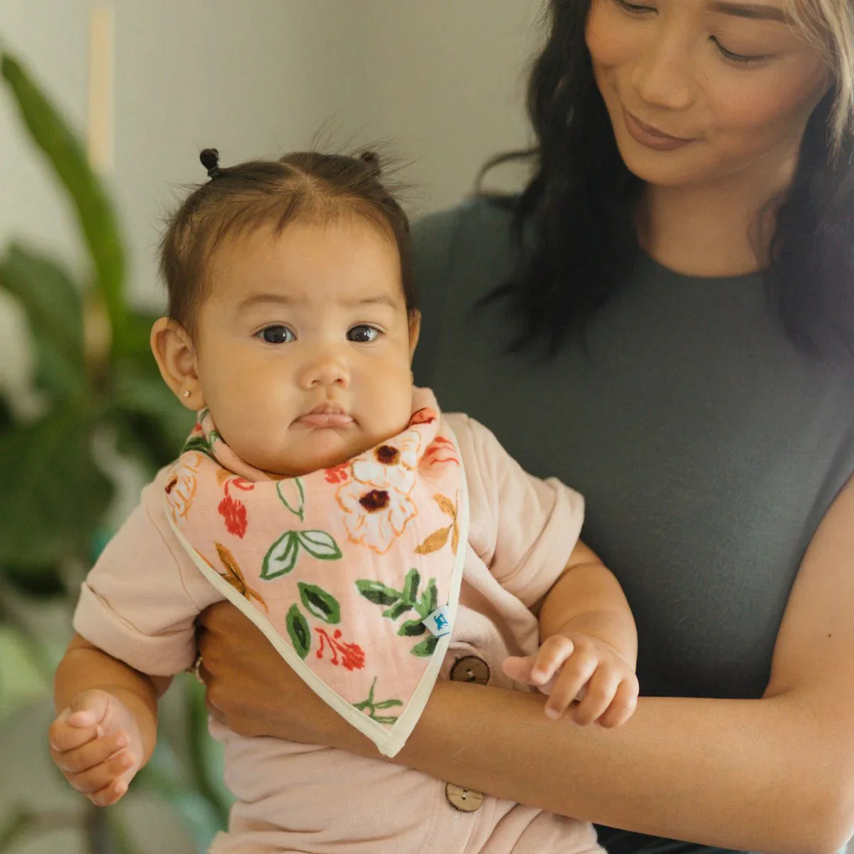 Cotton Muslin Fleece Bandana Bibs: Vintage Floral - Image 6
