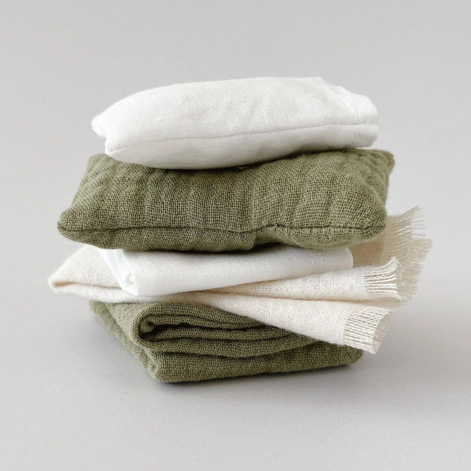 Cozy Twin Dollhouse Bedding Set: Olive Green - Image 2