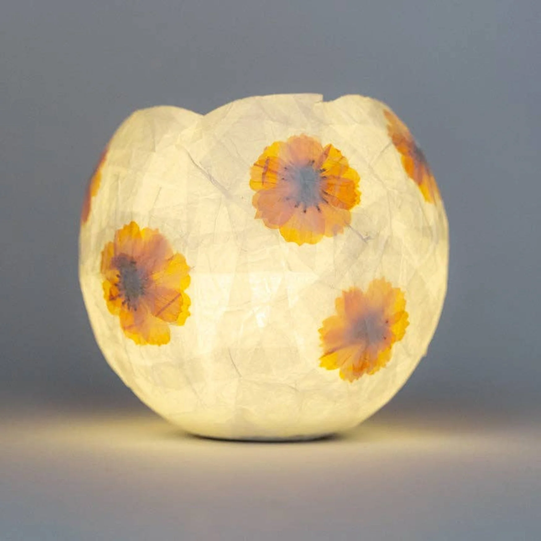 Crafters Flower Paper Lamp Kit - Image 3