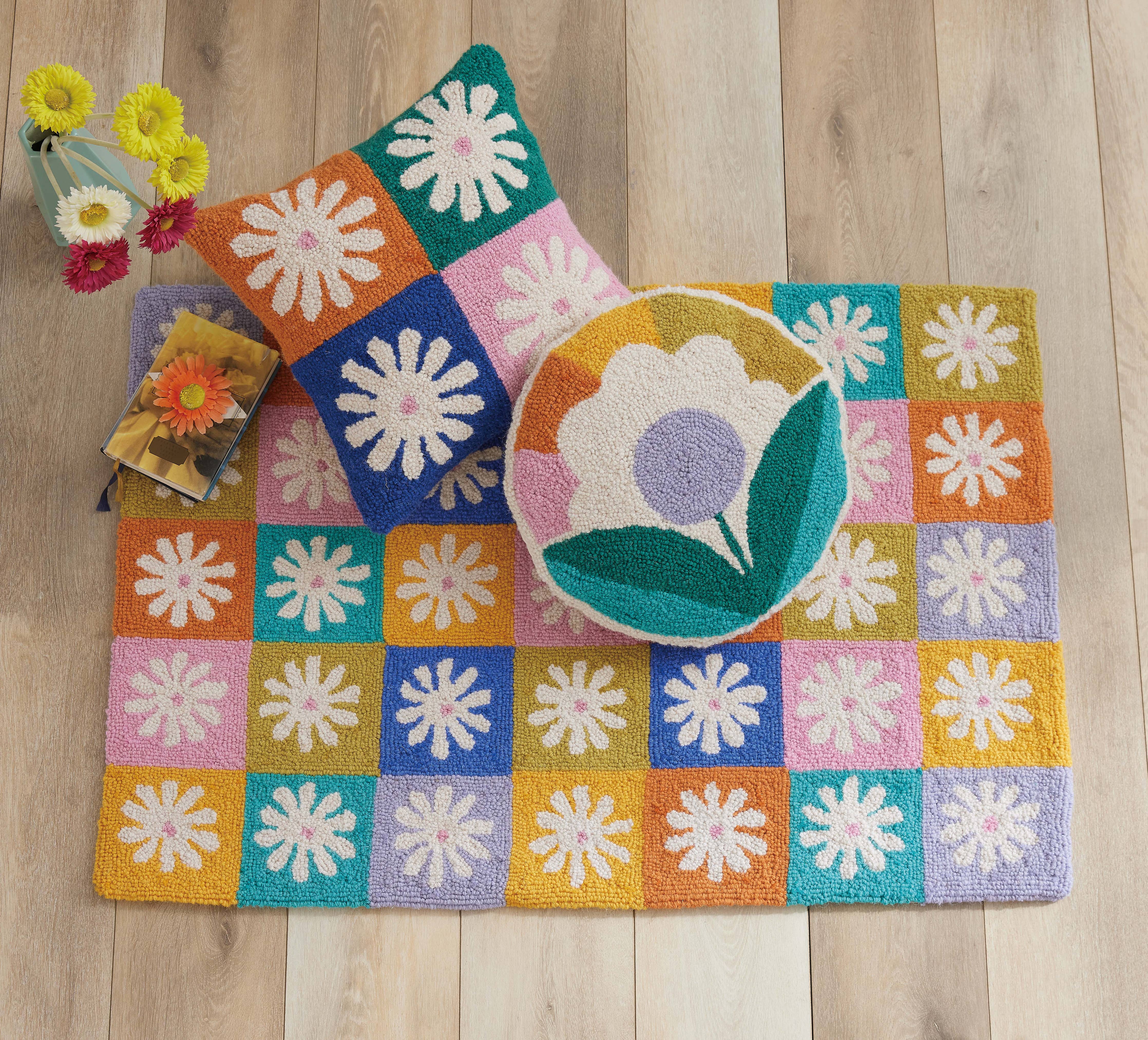 Daisy Do Hook Pillow - Image 3