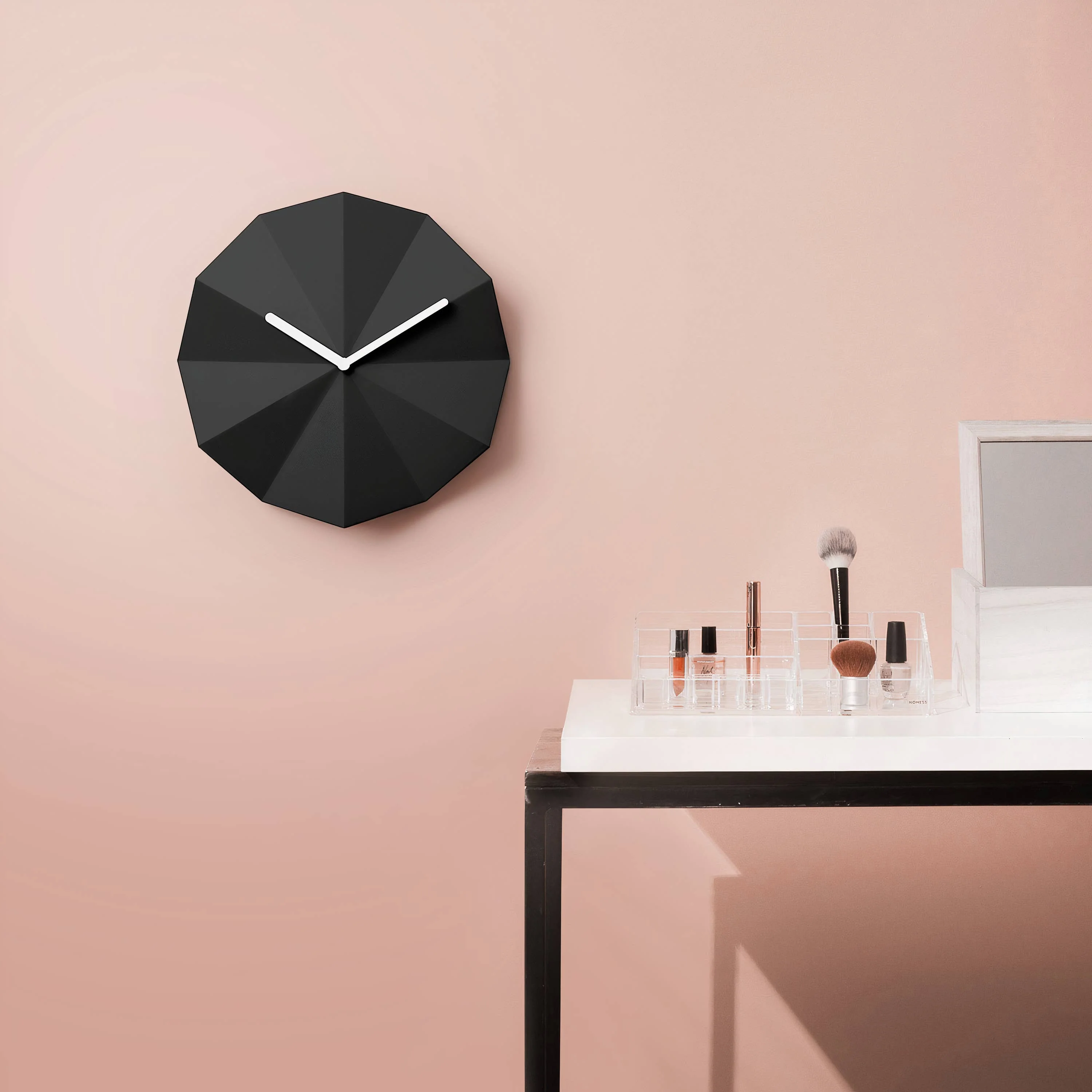 Delta Clock: Black - Image 2