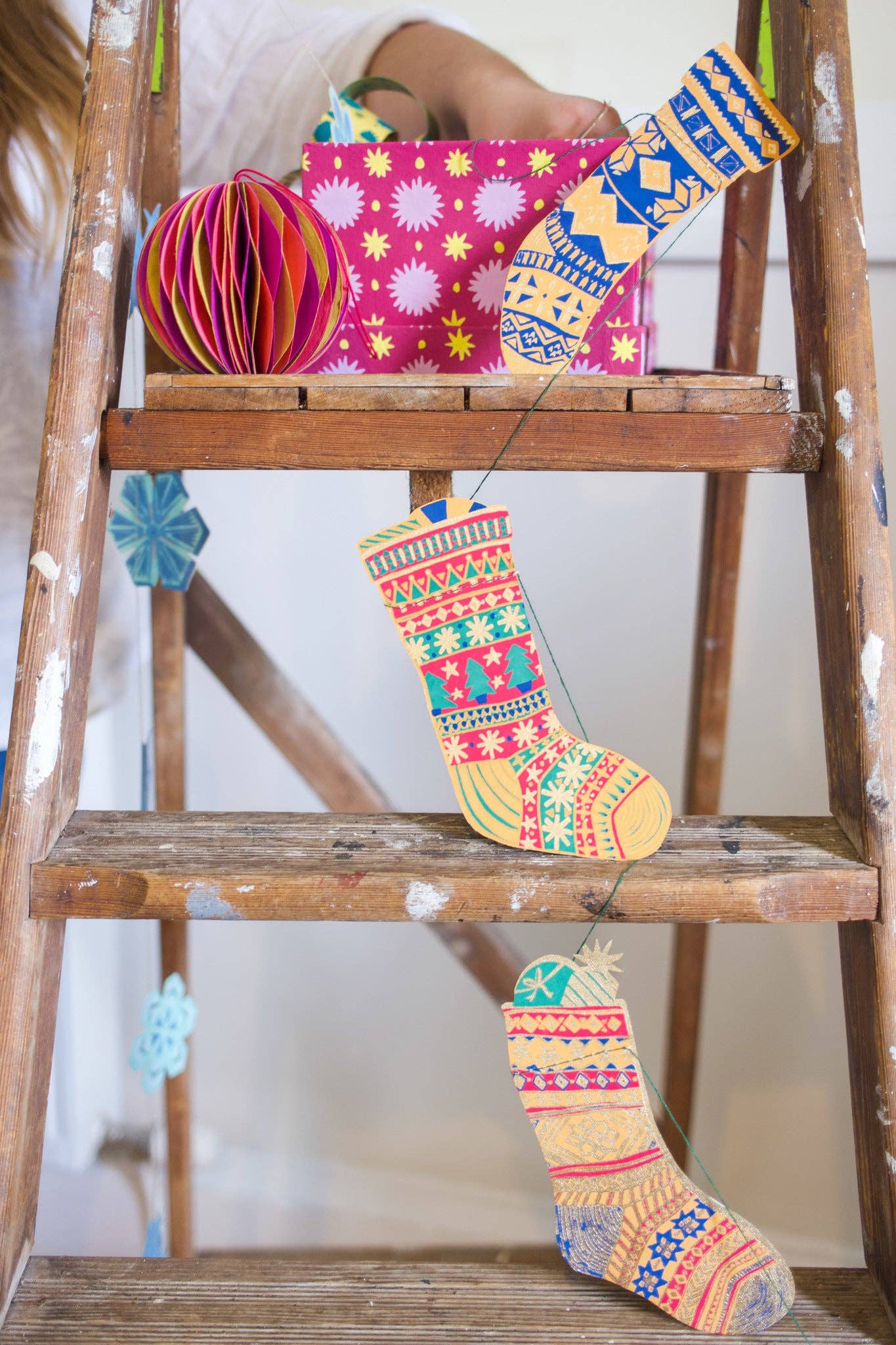 Festive Stockings Garland - Image 4