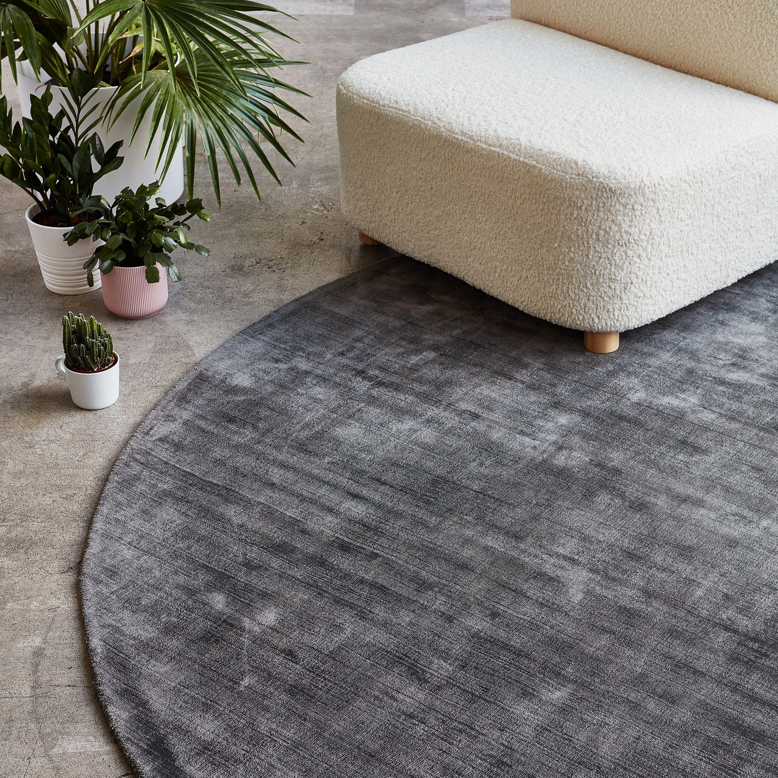 Fumo Round Rug - Image 3