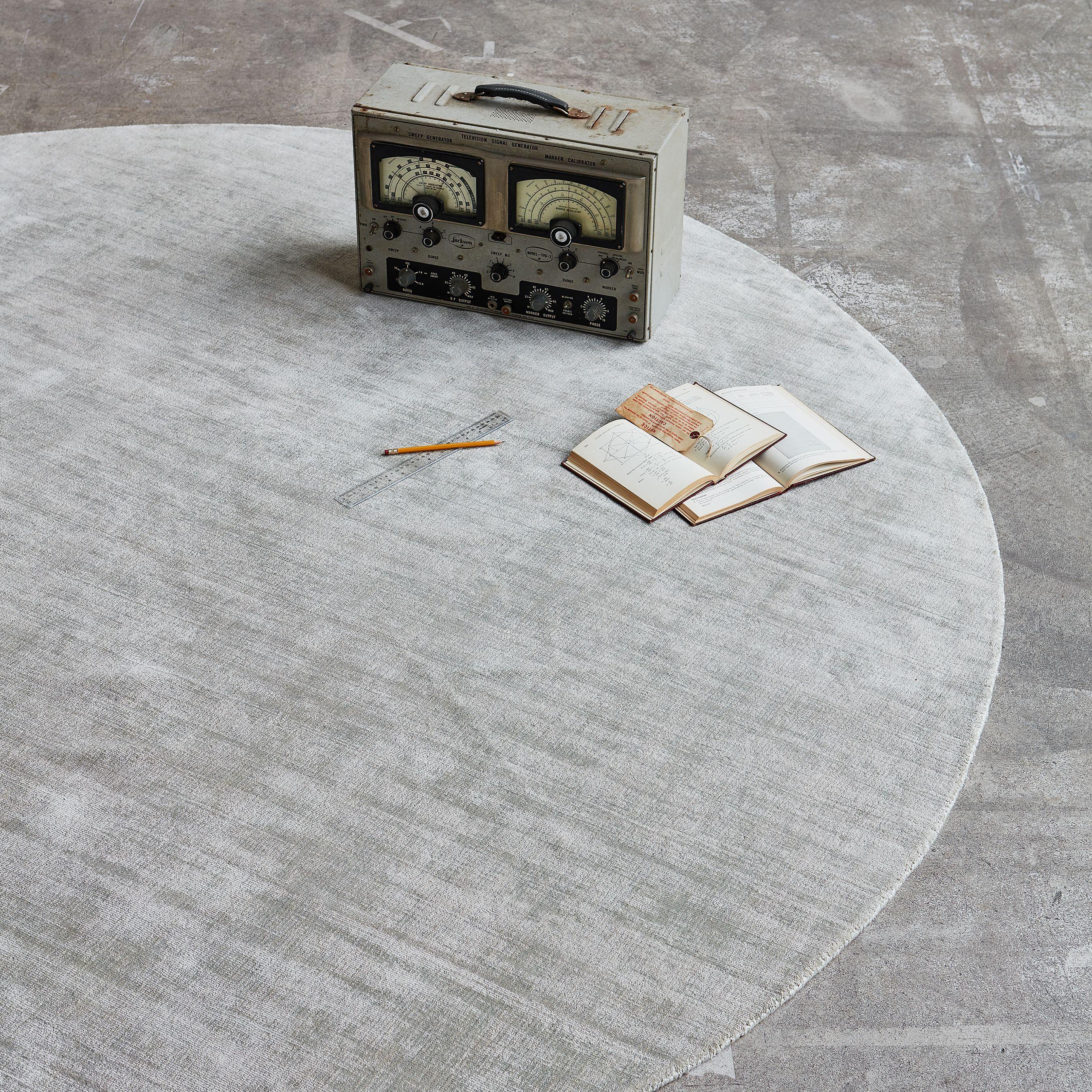 Fumo Round Rug - Image 4