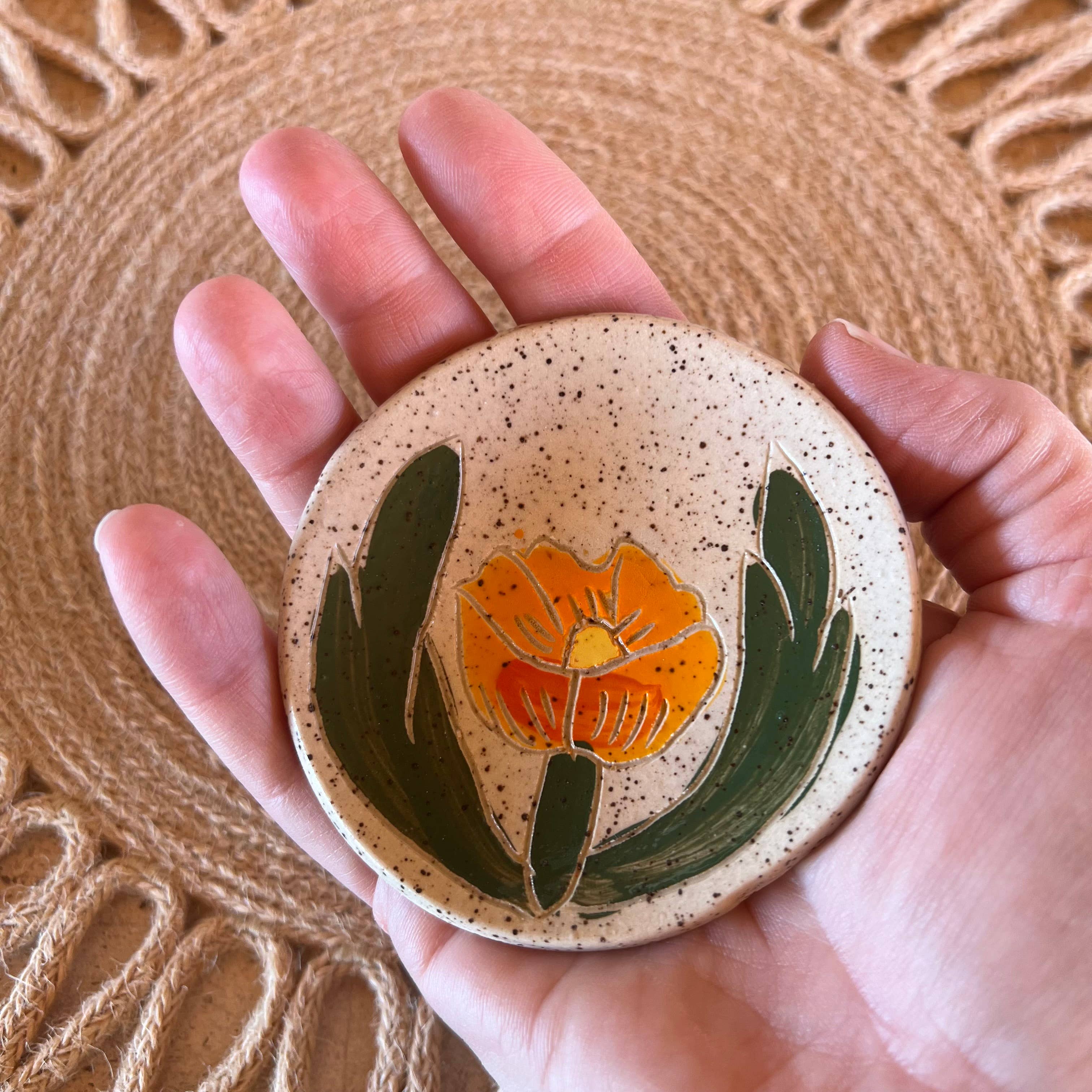 Globe Mallow Sgraffito Tea Rest / Pinch Pot - Image 3