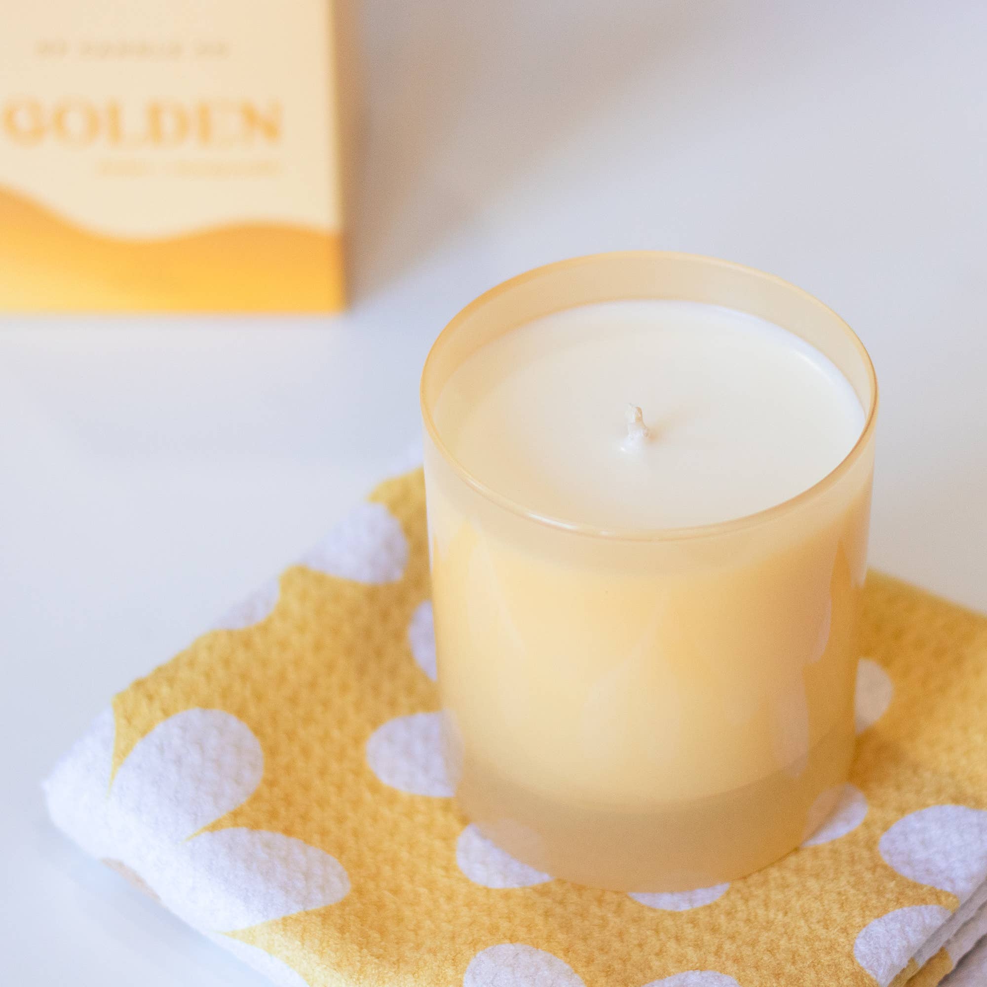 Golden Hue Candle - Image 4