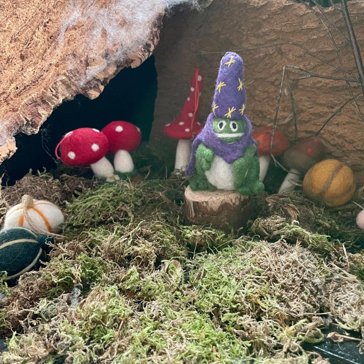 Wizard Frog Felt Ornament - Image 2