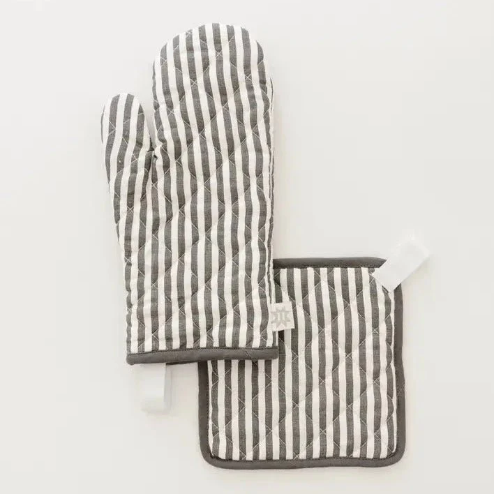 Keepsake Quilted Linen Oven Mitt + Potholder Set - Image 4