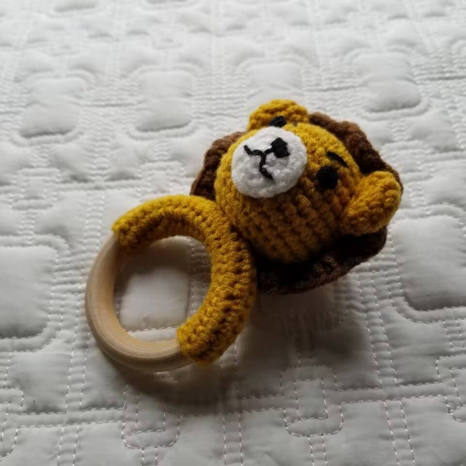 Lion Crocheted Rattle Ring - Image 2