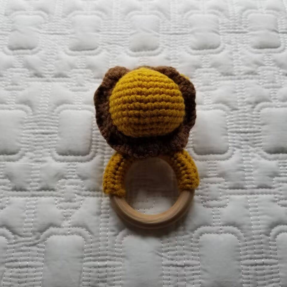 Lion Crocheted Rattle Ring - Image 3