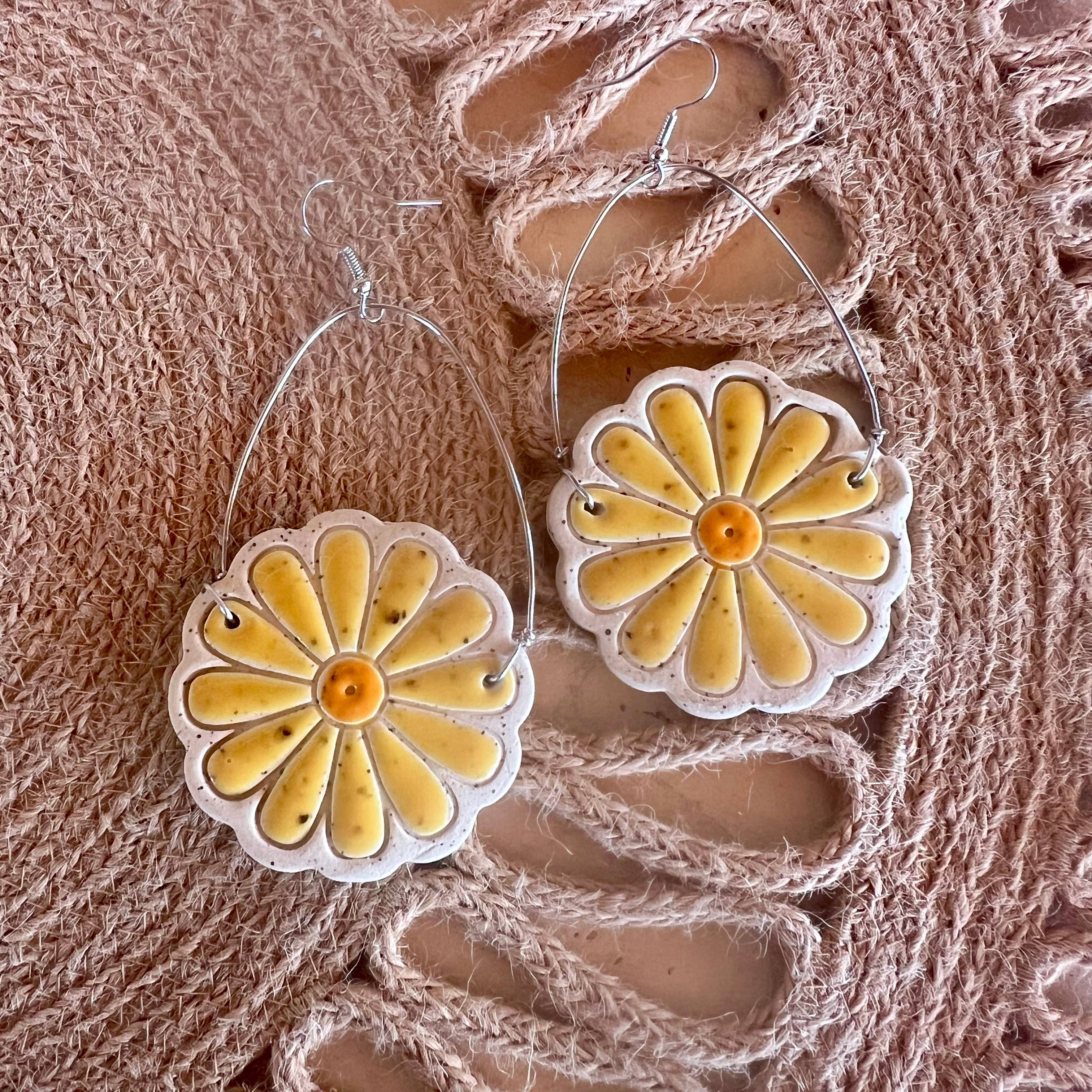 Lazy Daisy Drop Earrings - Image 4