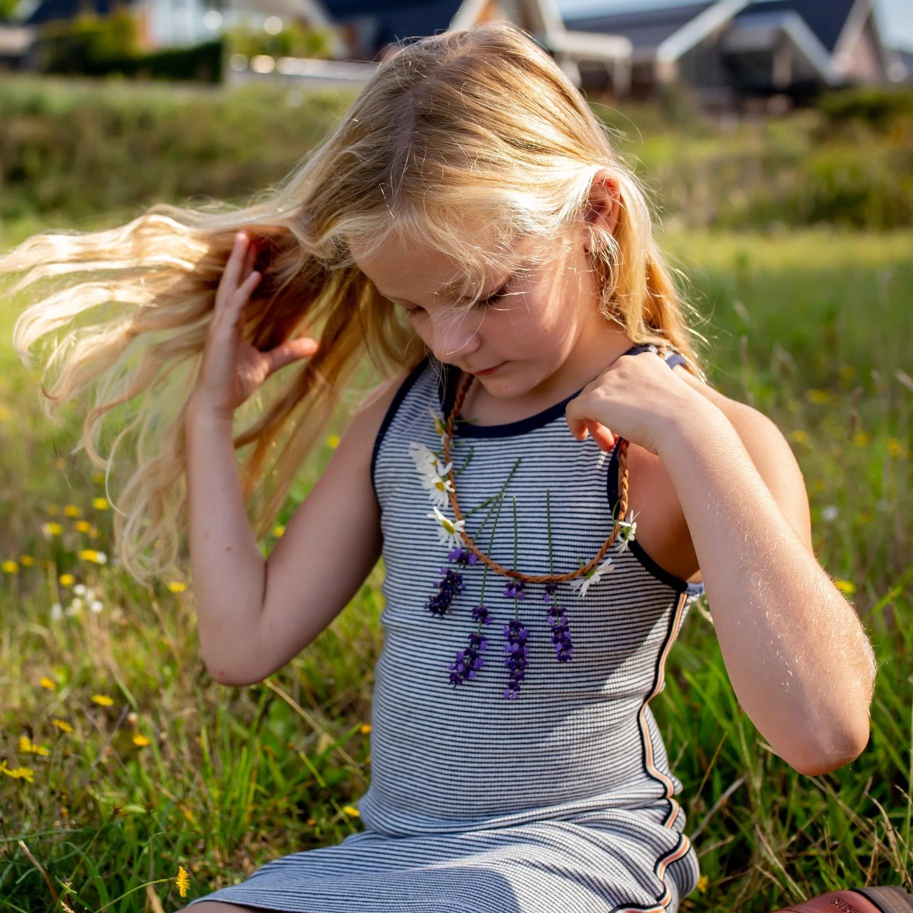 Make Your Own Fresh Flower Necklace - Image 3