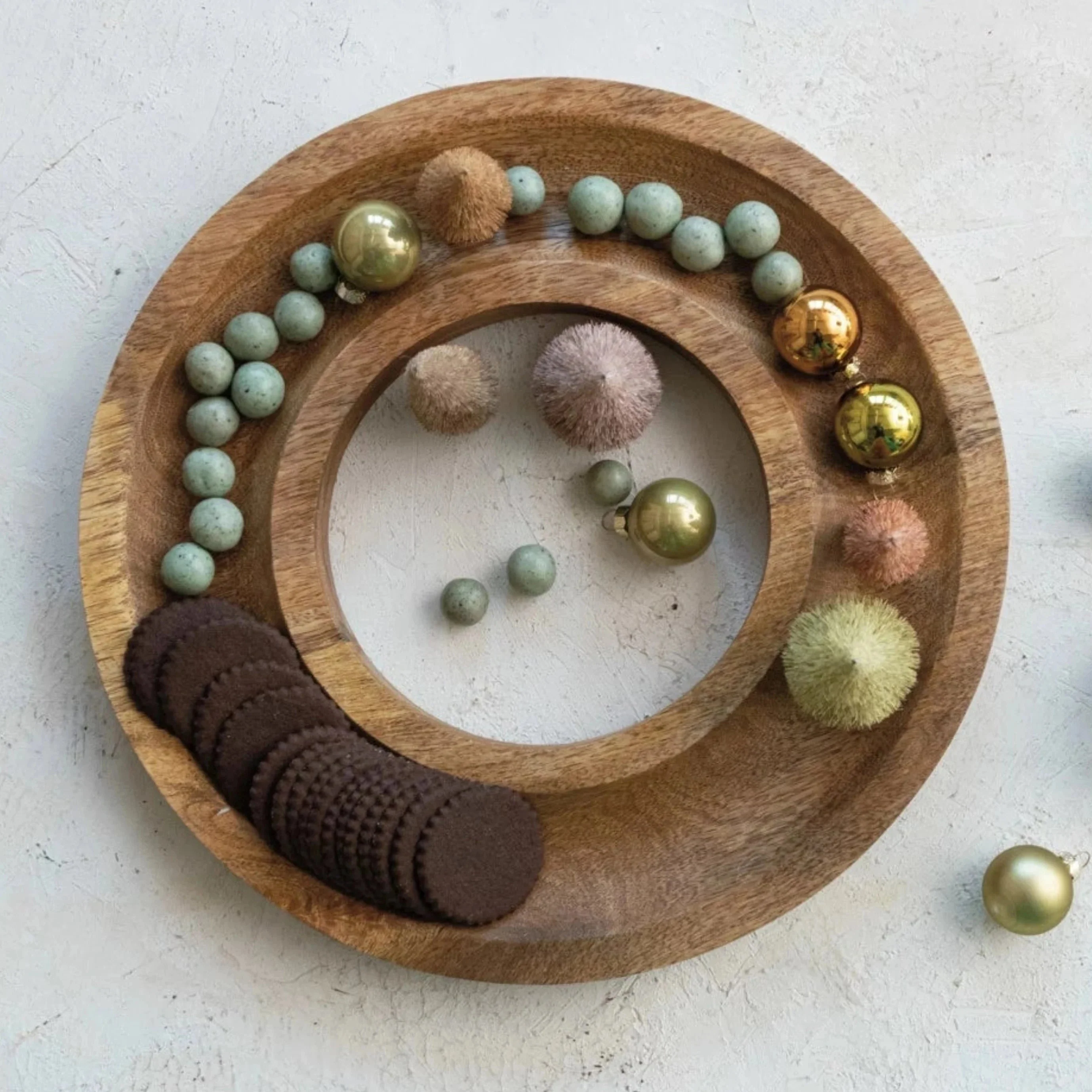 Mango Wood Ring-Shaped Tray - Image 3