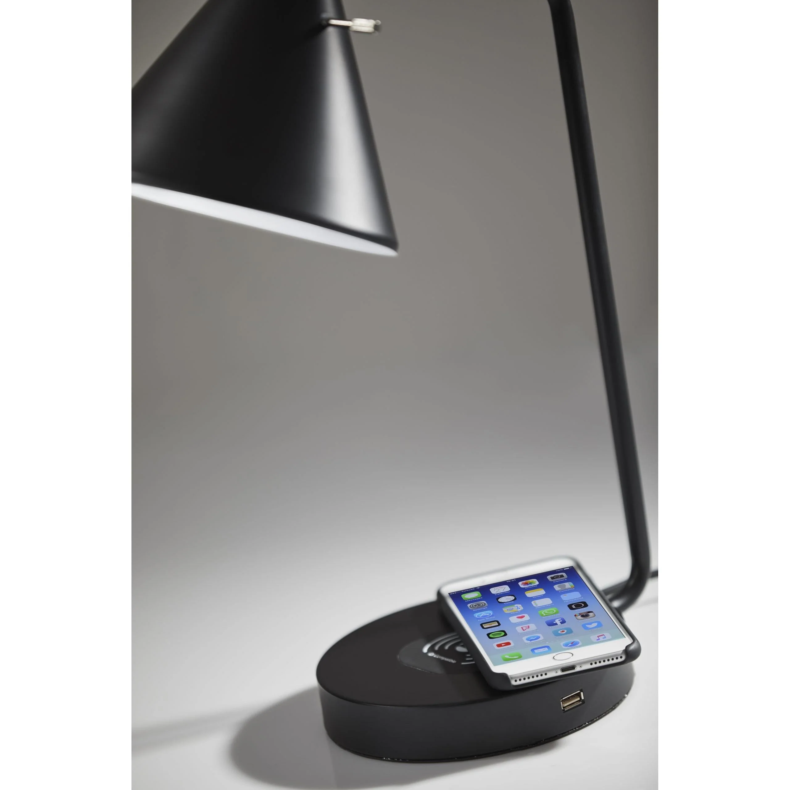 Maxine Table Lamp with Charging Pad - Image 3