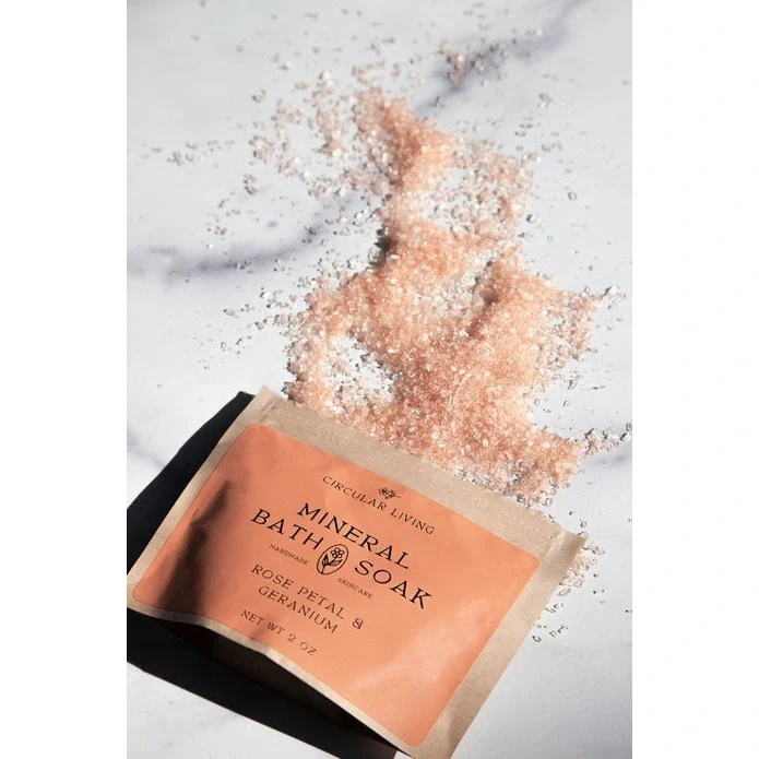 Mineral Bath Soak Sachet: Rose Petal & Geranium - Image 3