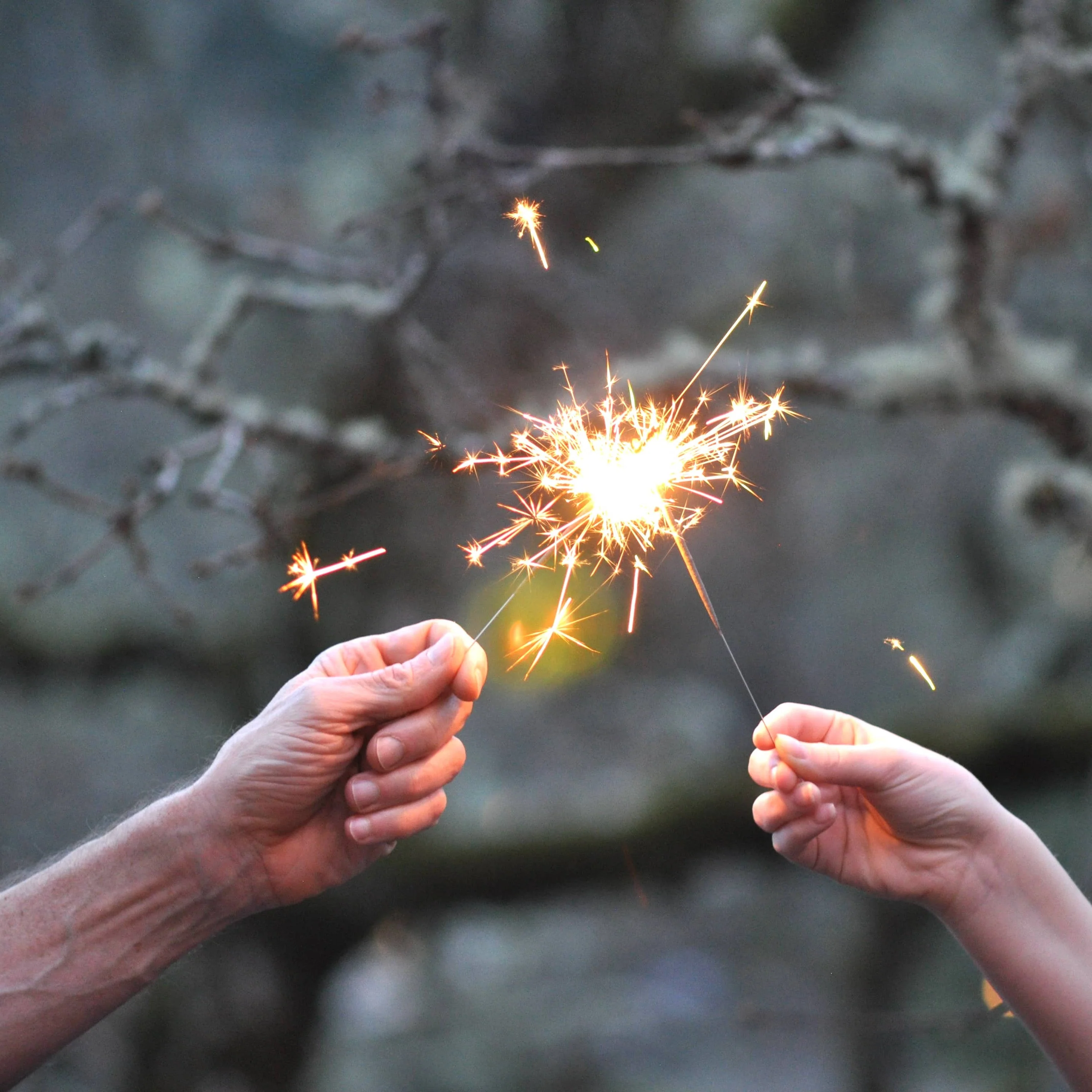 Mini 4" Gold Sparklers - Tube of 12 - Image 3