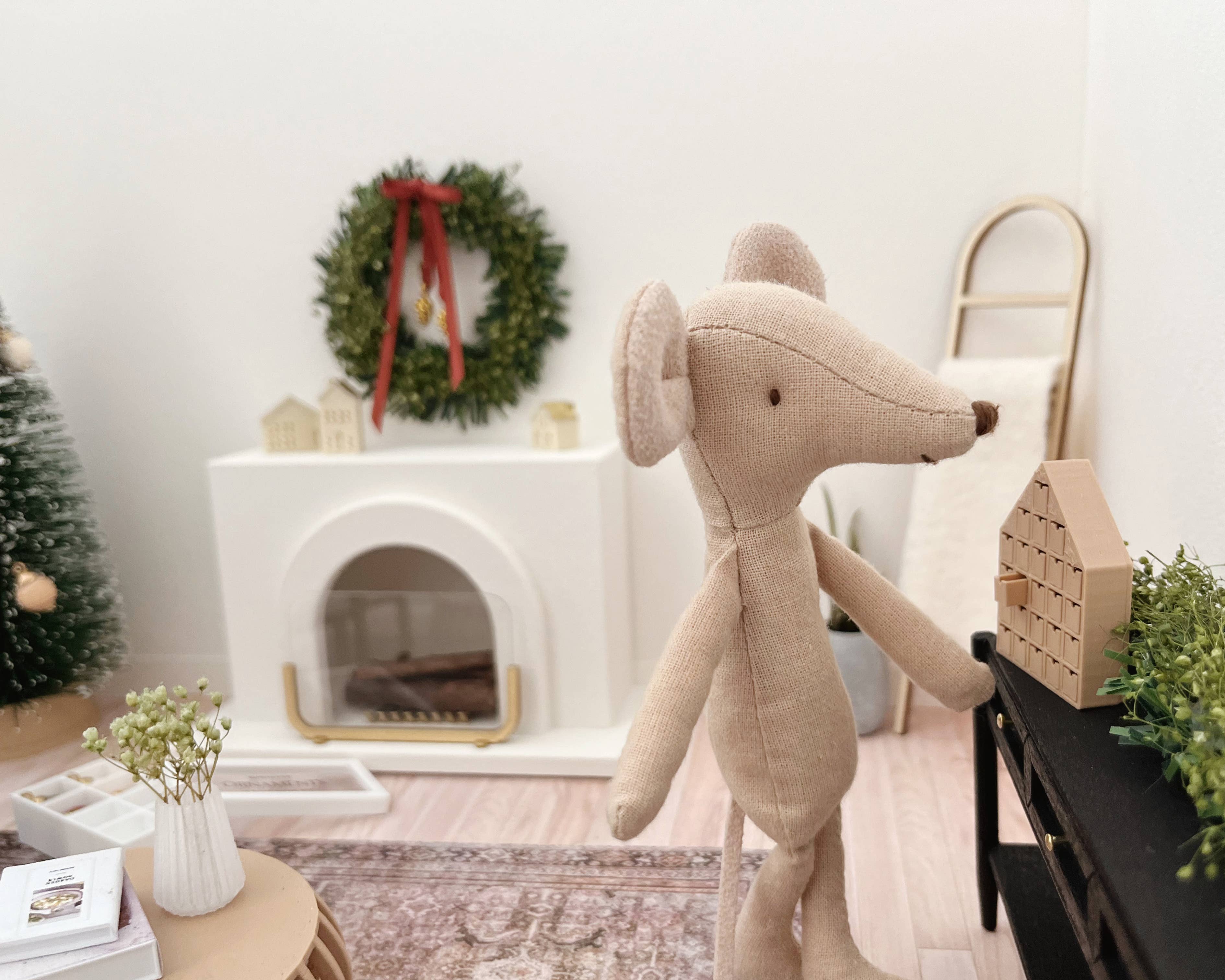 Miniature Dollhouse Holiday Decor Set - Image 4