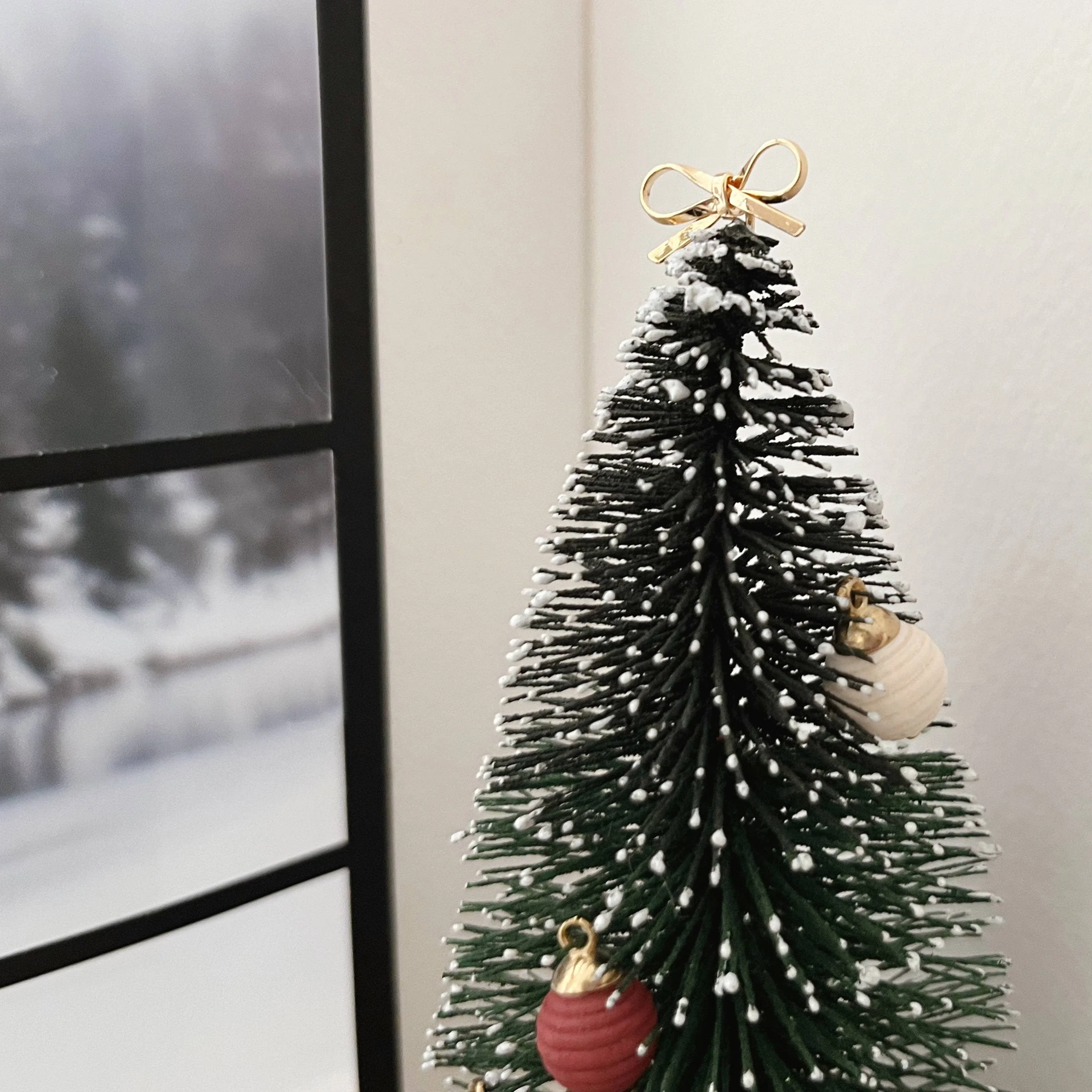Miniature Dollhouse Holiday Decor Set - Image 6