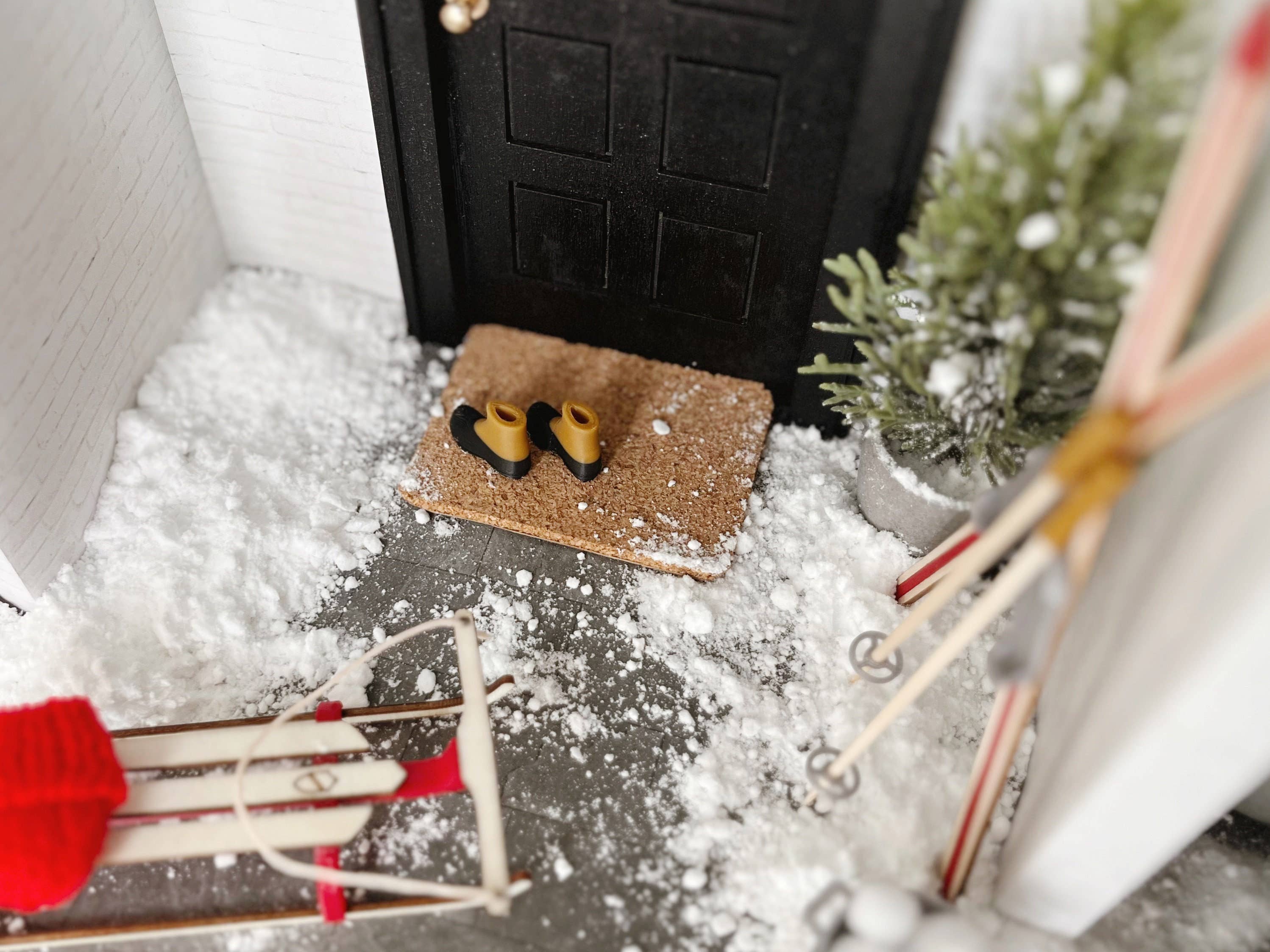 Miniature Winter Adventures Decor Set - Image 4