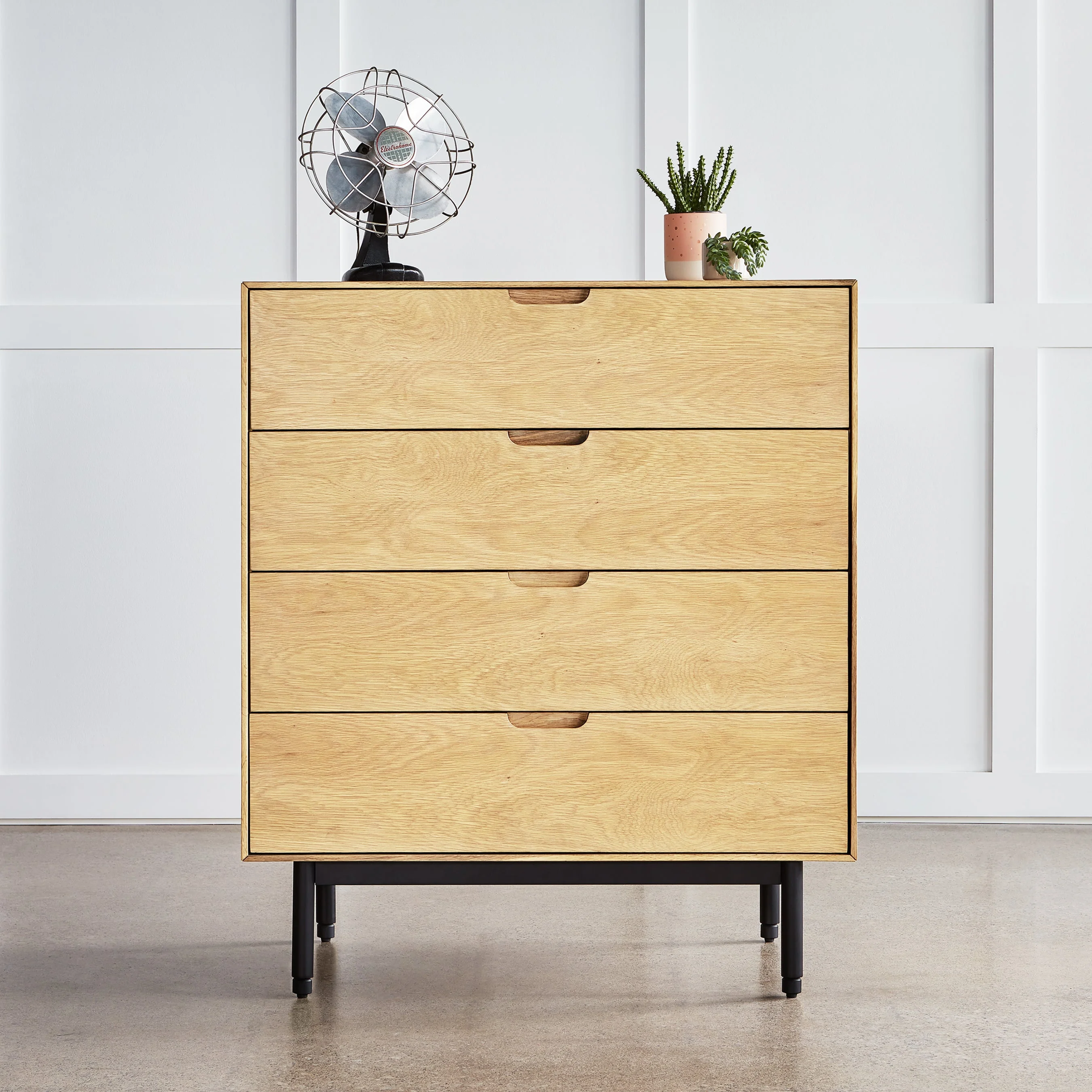 Munro 4-Drawer Dresser - Image 6