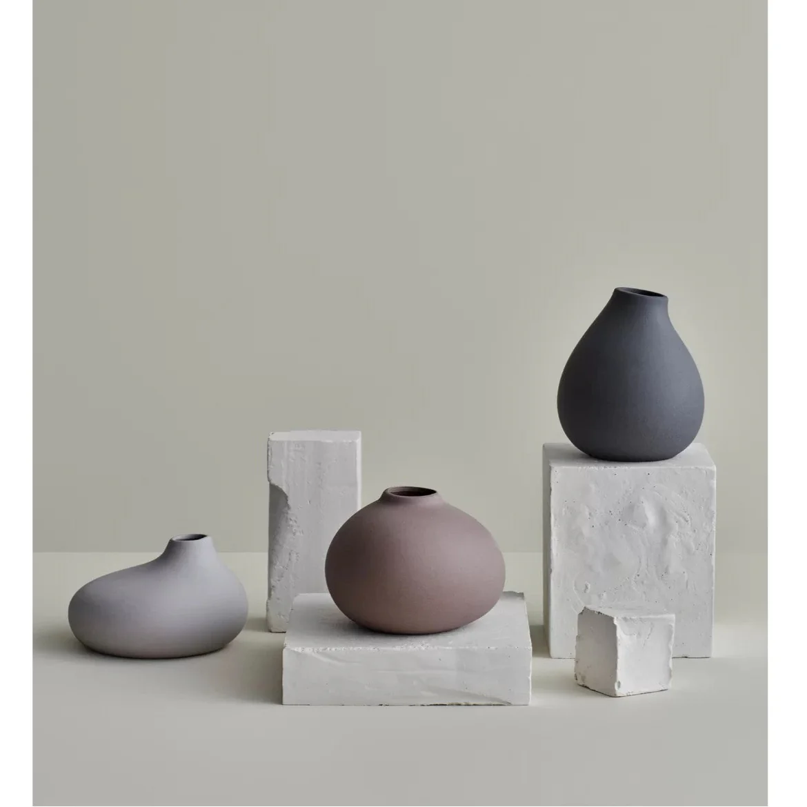 NONA Porcelain Mini Vase Set - Image 4