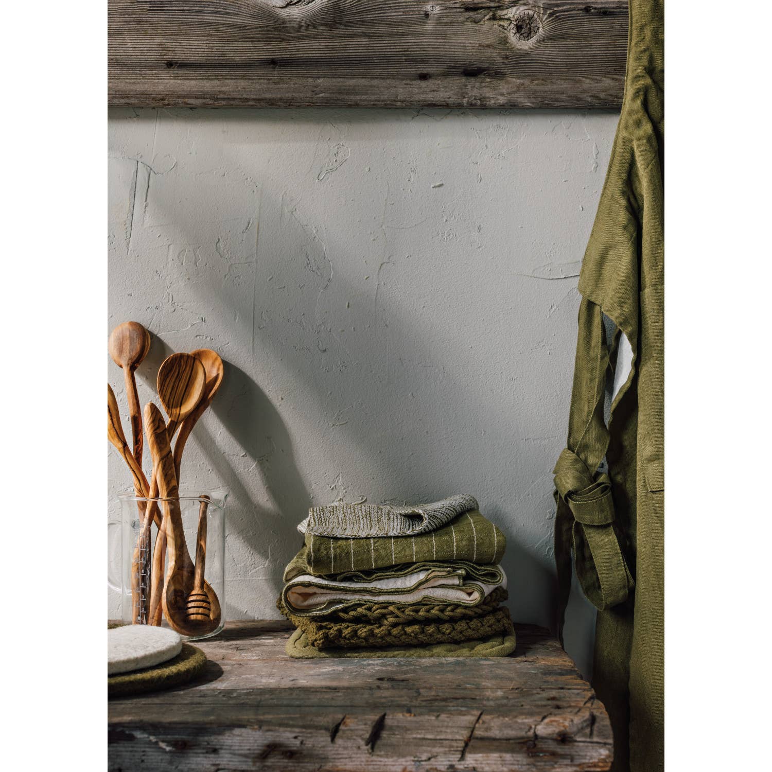 Olive Wood Wavy Rounded Spoon - Image 3