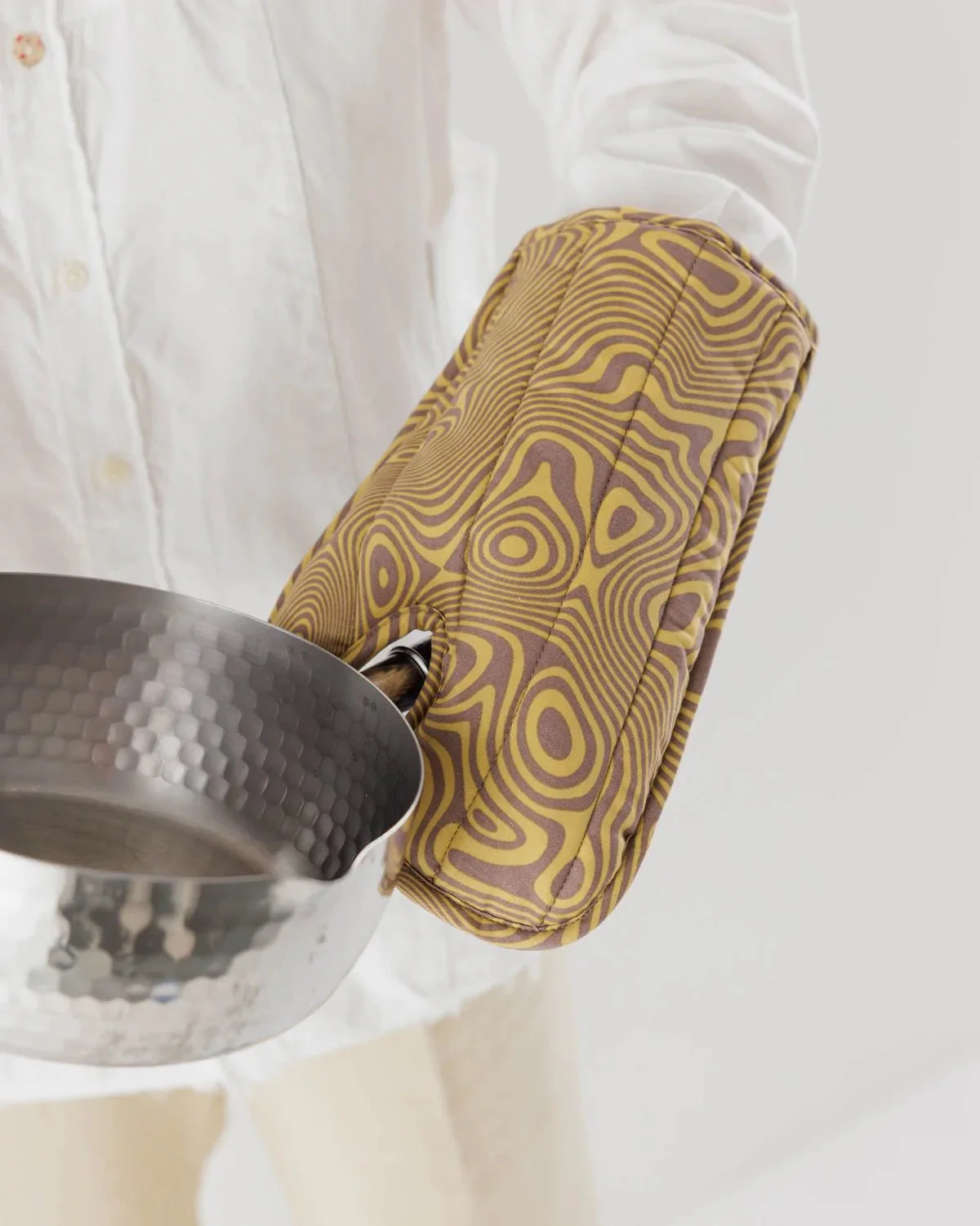 Oven Mitt: Trippy Swirl - Image 2
