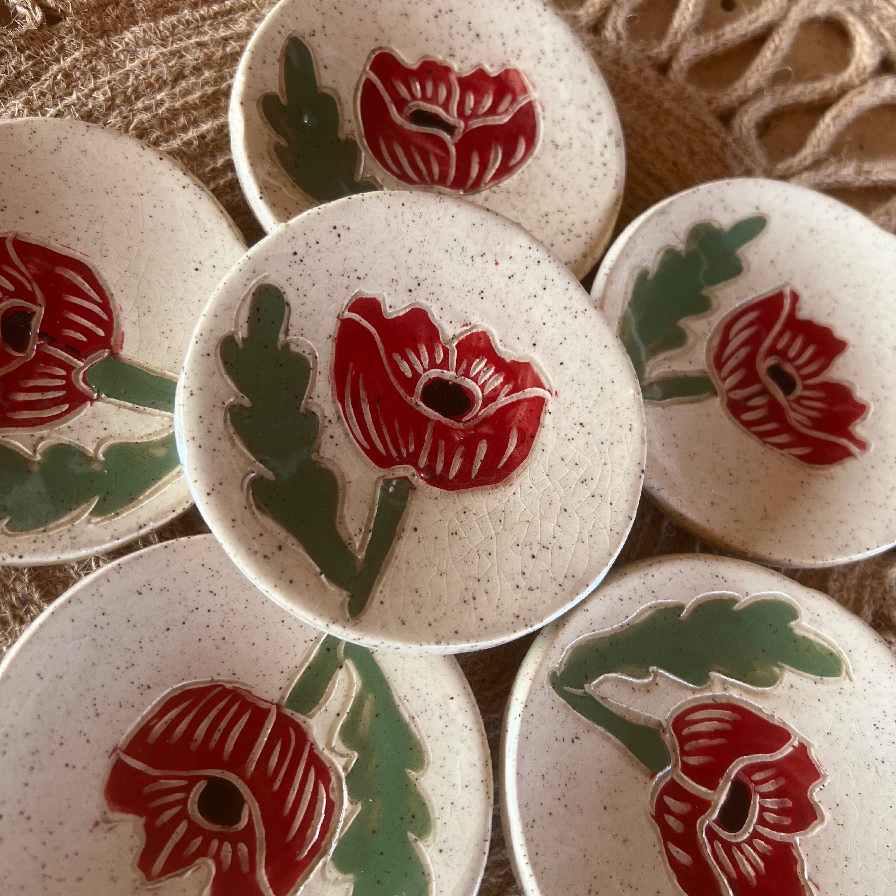 Red Poppy Sgraffito Tea Rest - Image 2