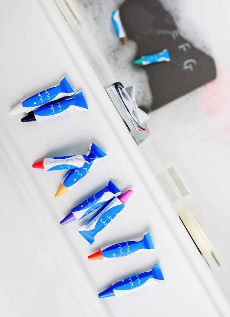 Kitpas Bath Crayons with Sponge 10 Color Set - Image 3