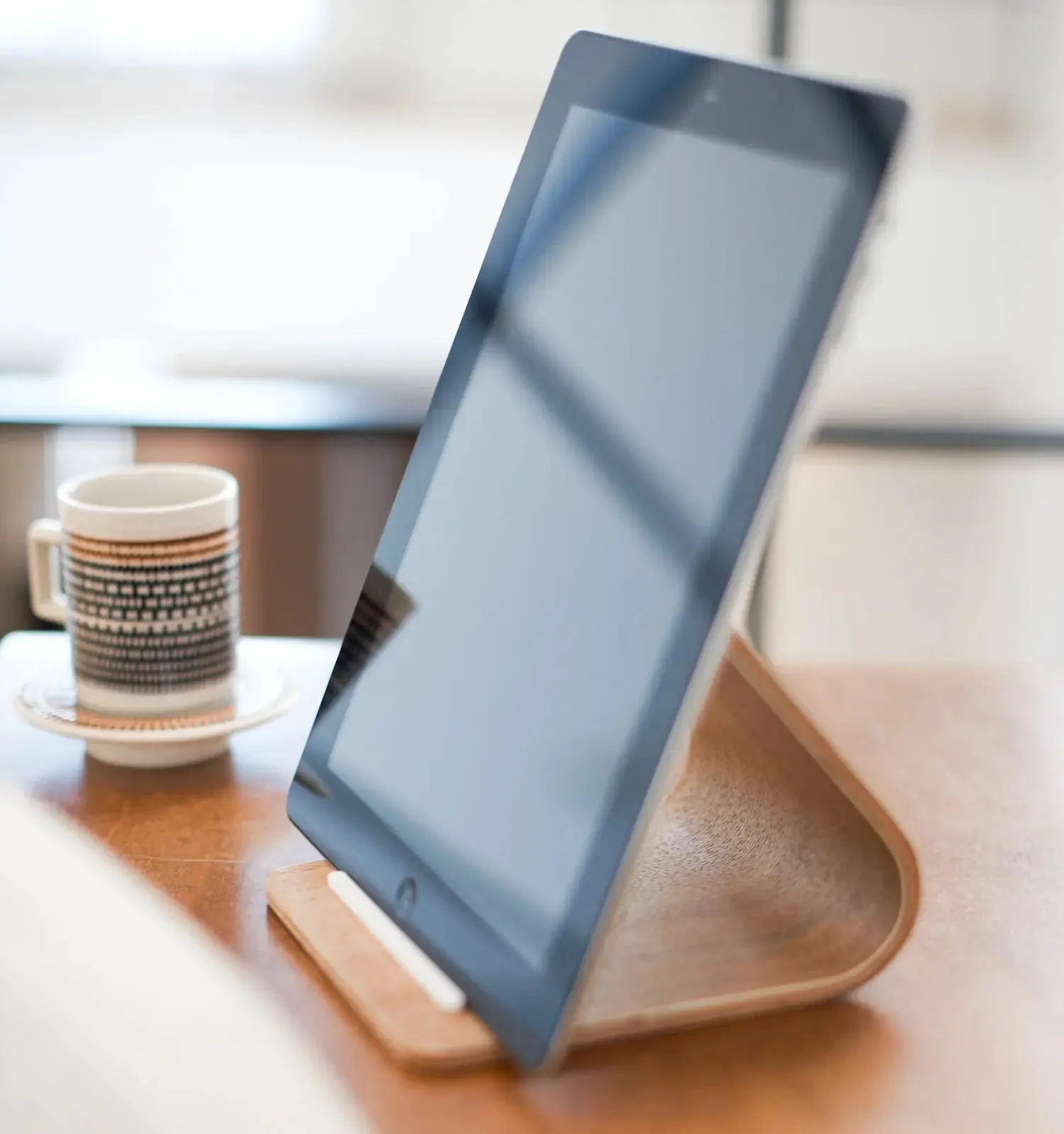 Rin Tablet Stand - Image 4