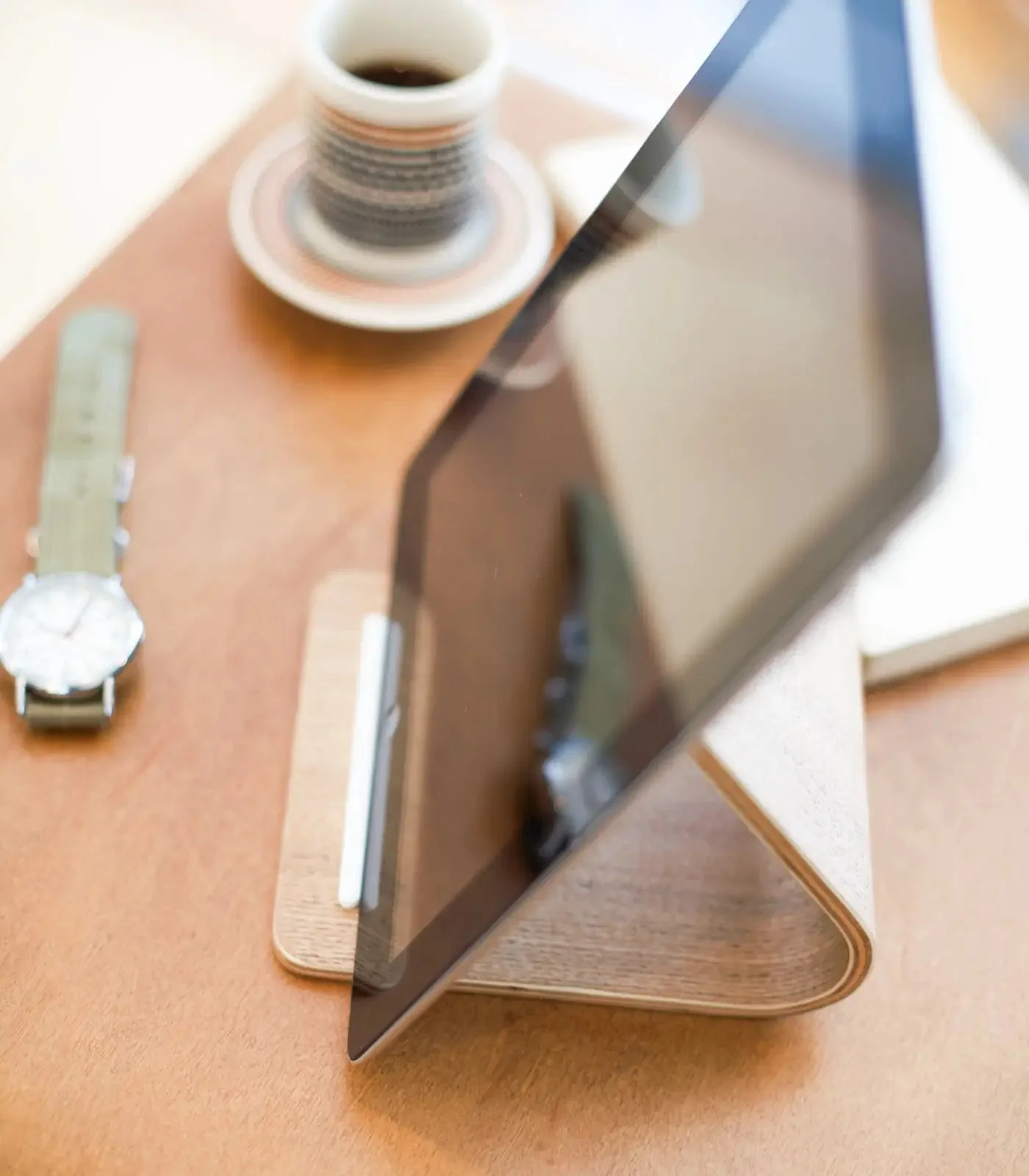 Rin Tablet Stand - Image 5
