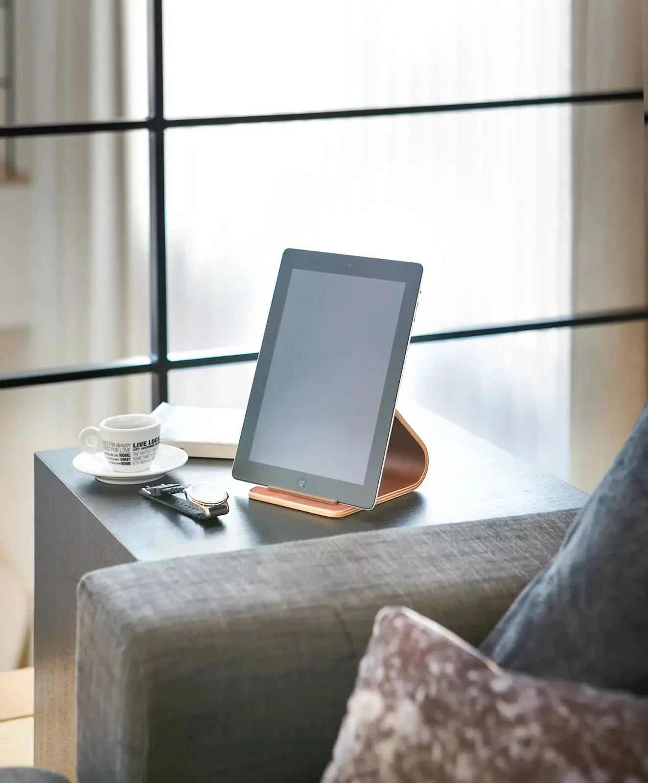 Rin Tablet Stand - Image 7