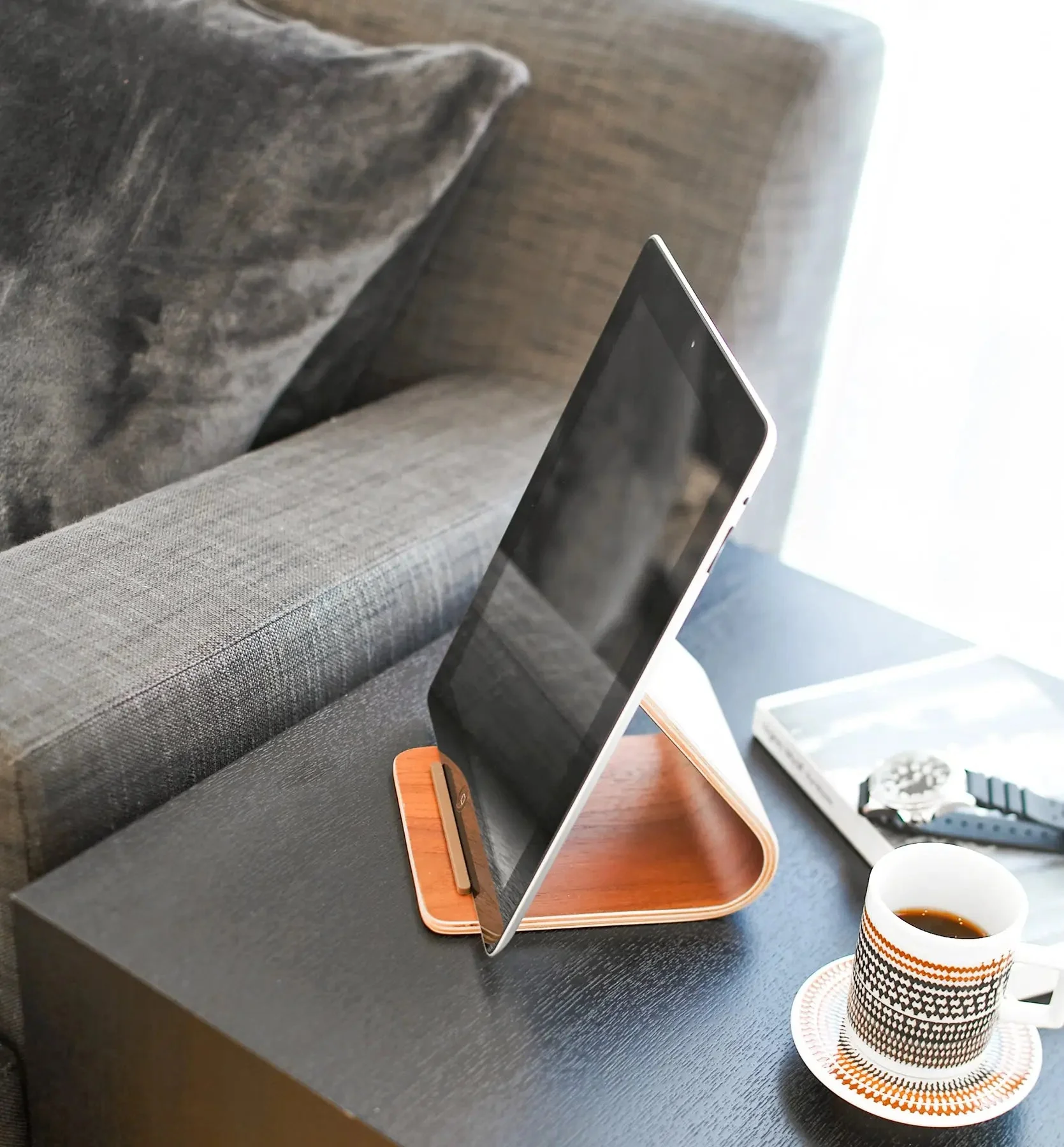 Rin Tablet Stand - Image 8