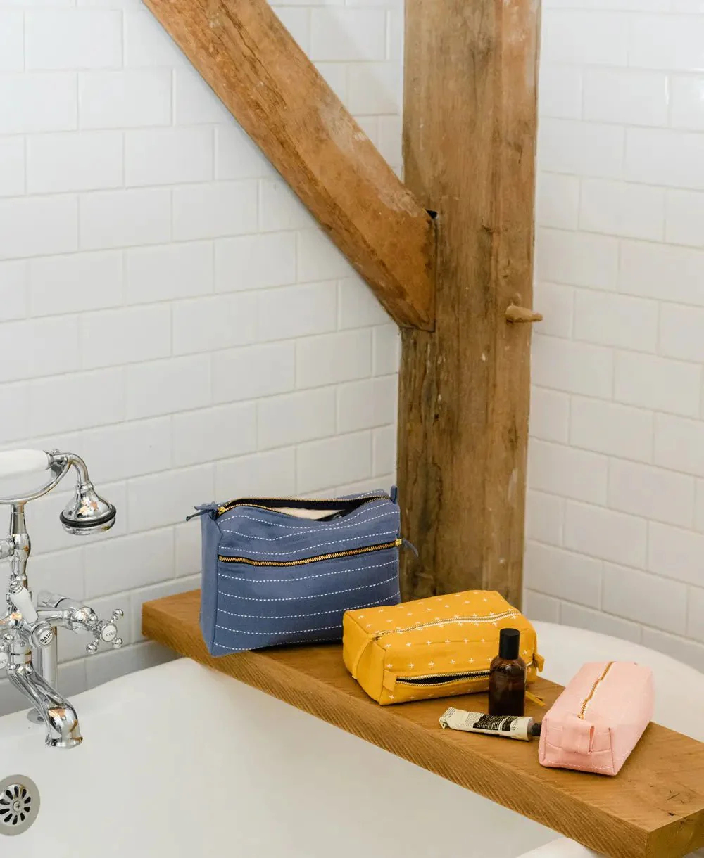 Small Grid-Stitch Toiletry Bag - Image 4