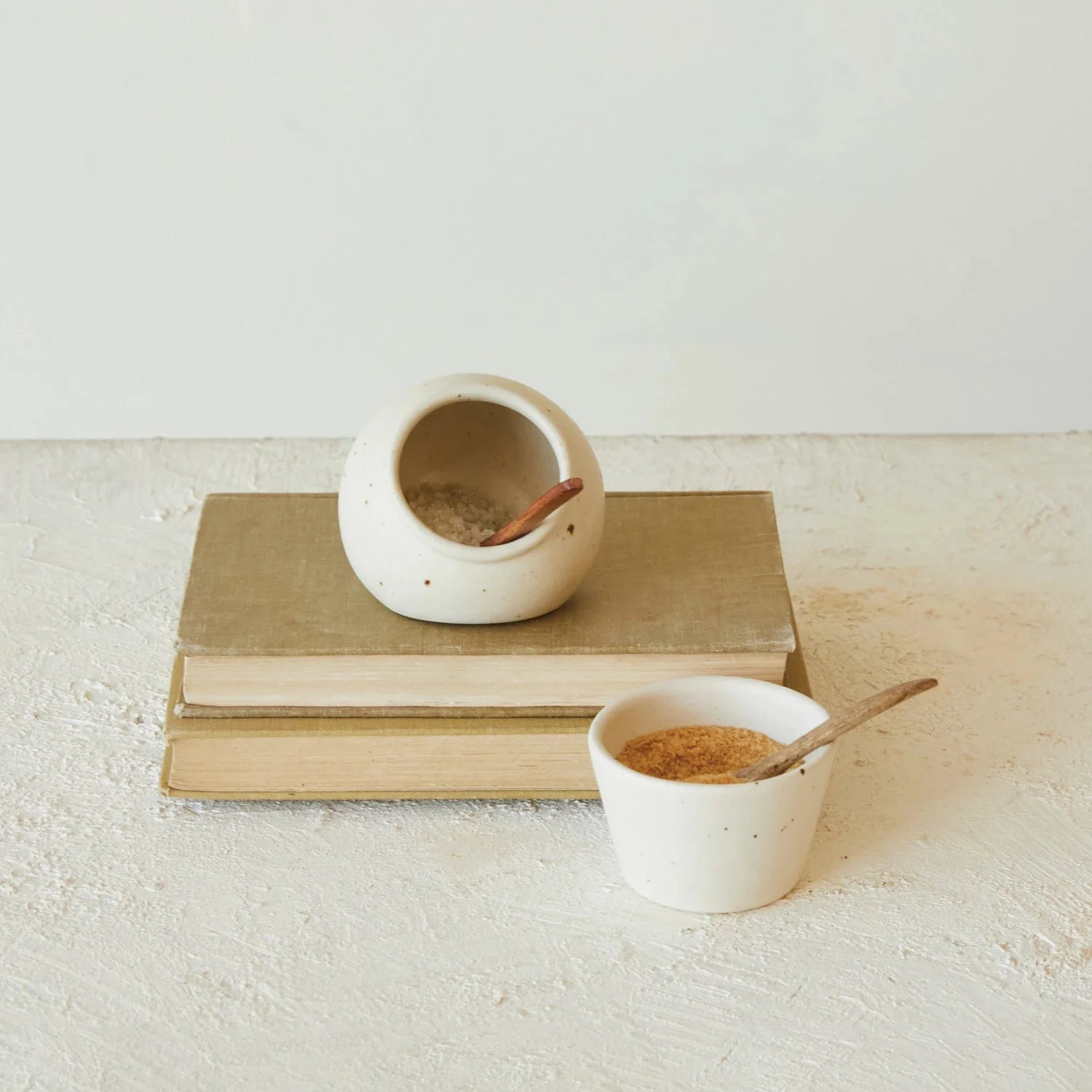Speckled Bowl with Mango Wood Spoon - Image 4