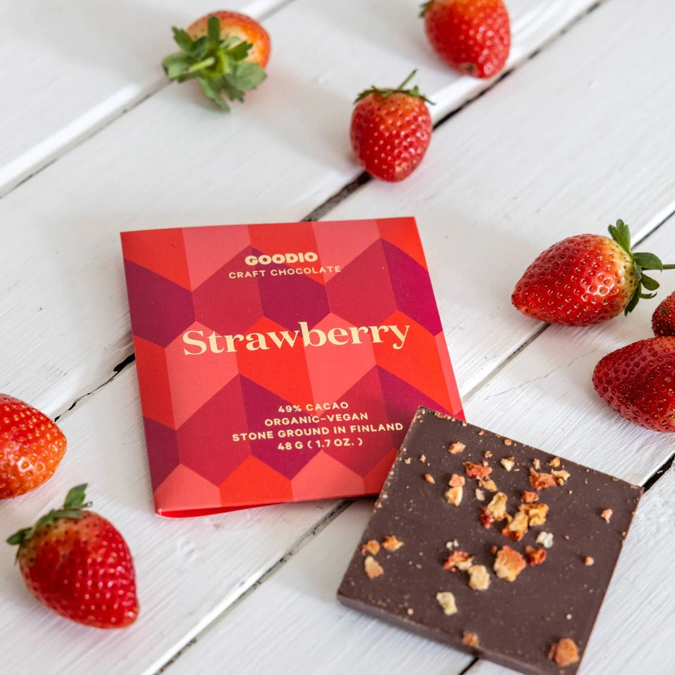 Strawberry 49% Chocolate Bar - Image 2