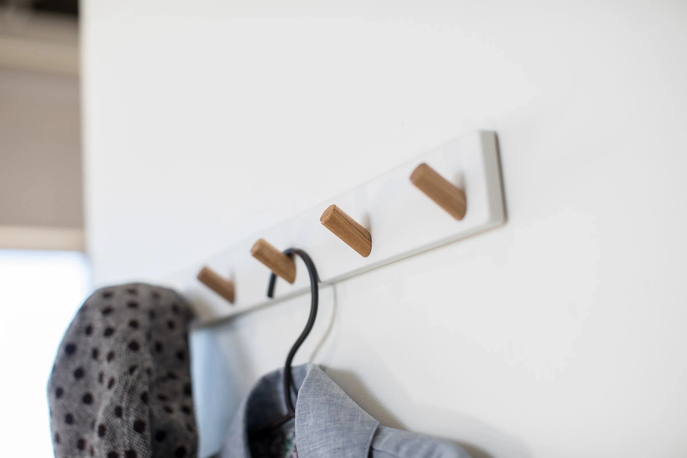 Tosca Wall-Mounted Coat Hanger - Image 3